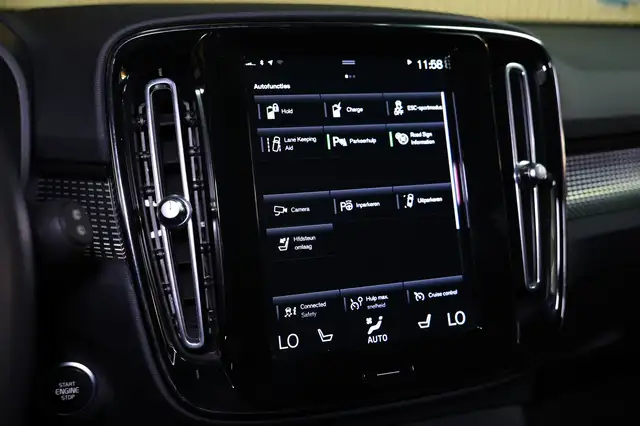 Volvo XC40 view 23