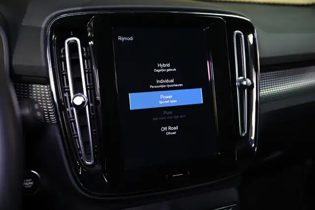 Volvo XC40 view 29