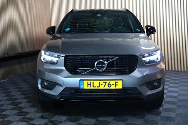 Volvo XC40 view 6