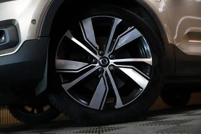 Volvo XC40 view 5