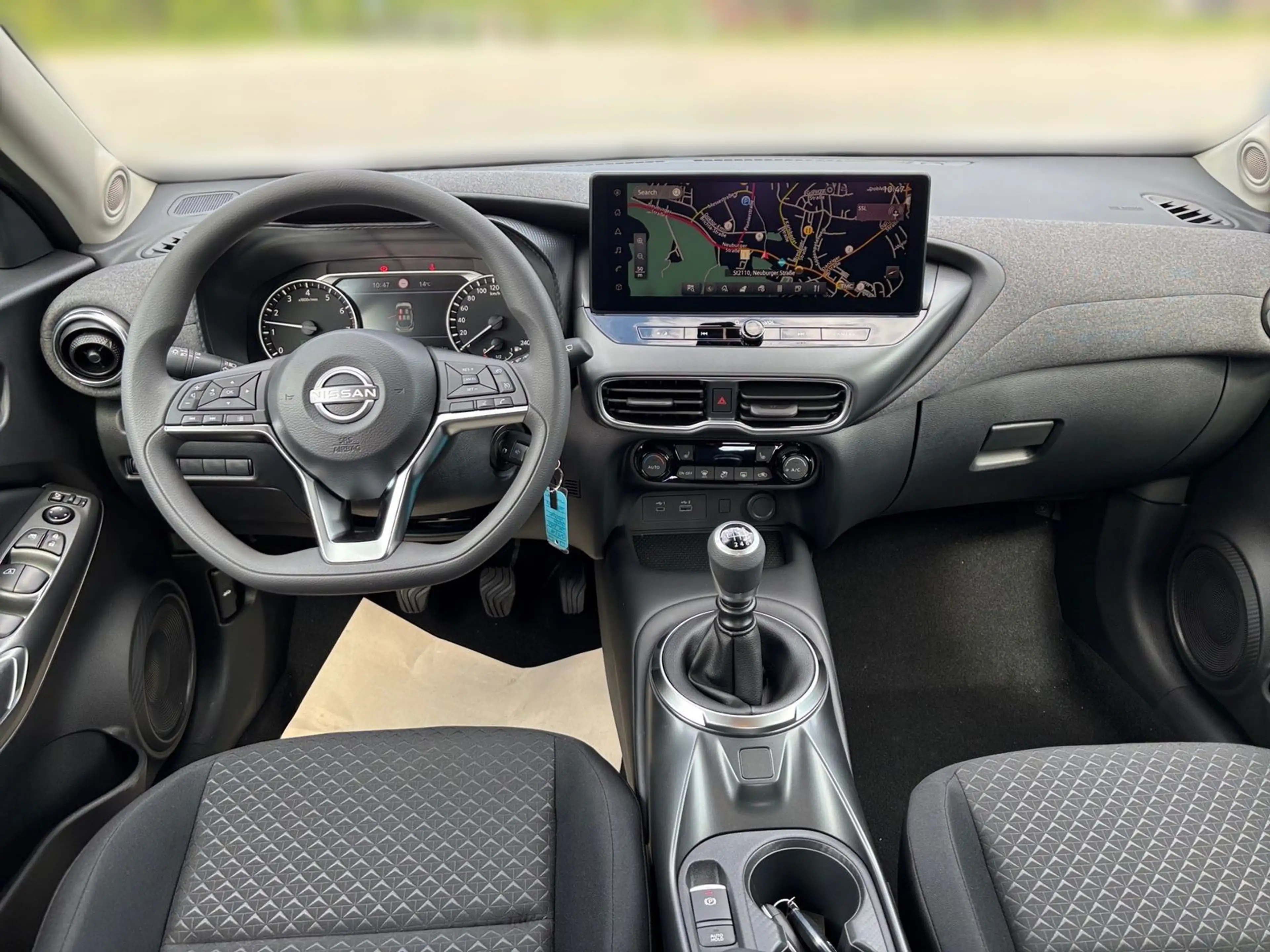 Nissan Juke 1.0 DIG-T MT Schaltgetriebe - Acenta — photo 10