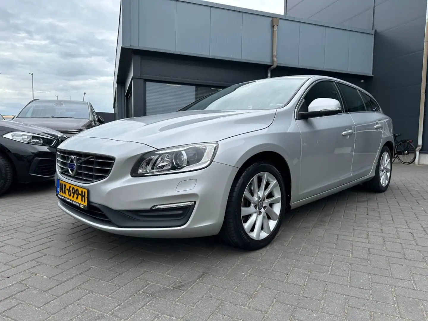 Volvo V60 V60 1.5 T2 Nordic Aut.Navigatie stoelverwarming Gris - 1