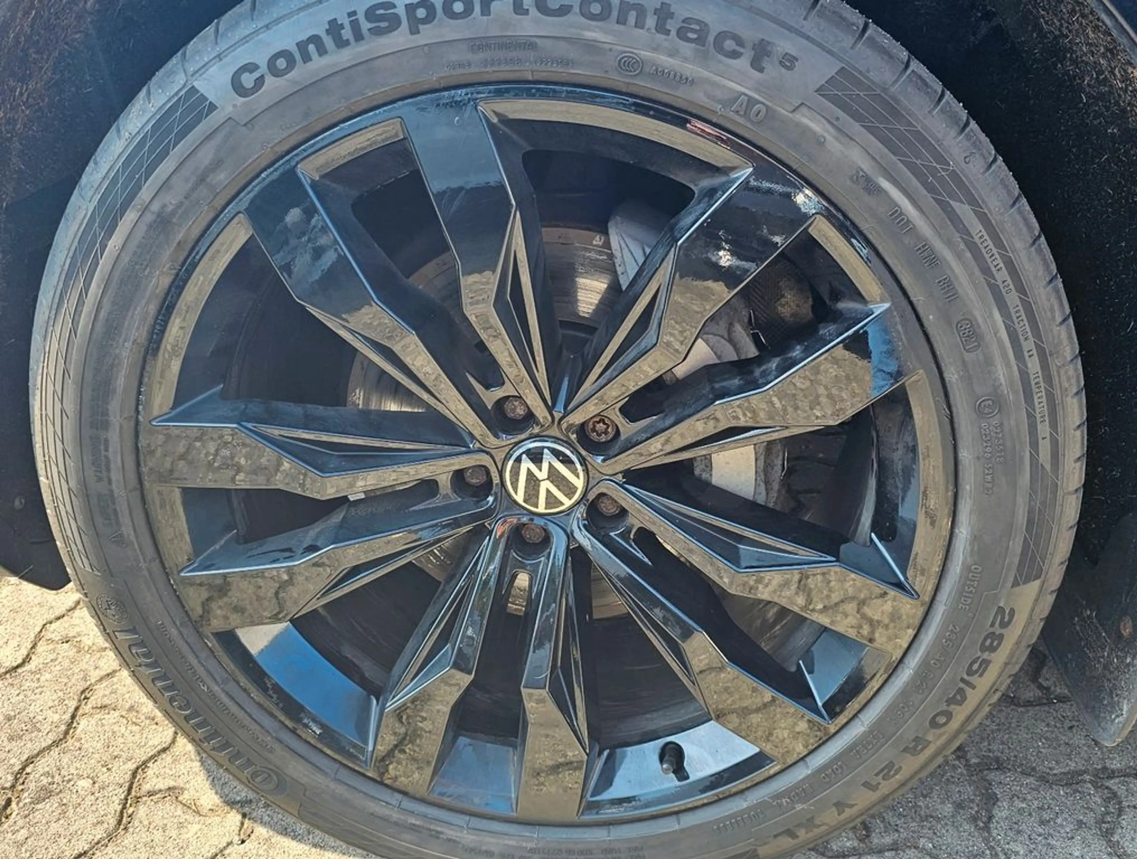 Volkswagen Touareg R-Line 4Motion — photo 14