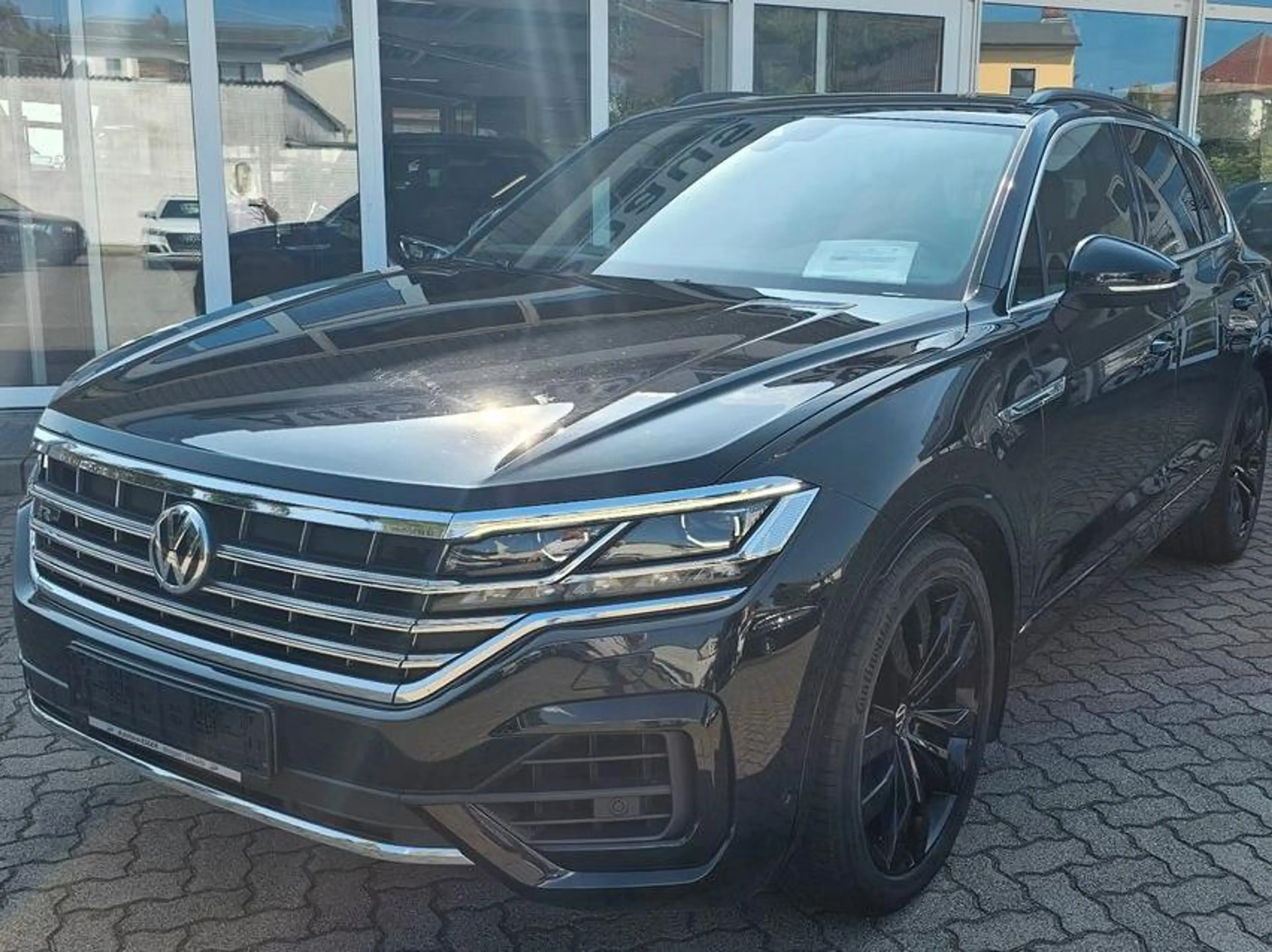 Volkswagen Touareg R-Line 4Motion — photo 10