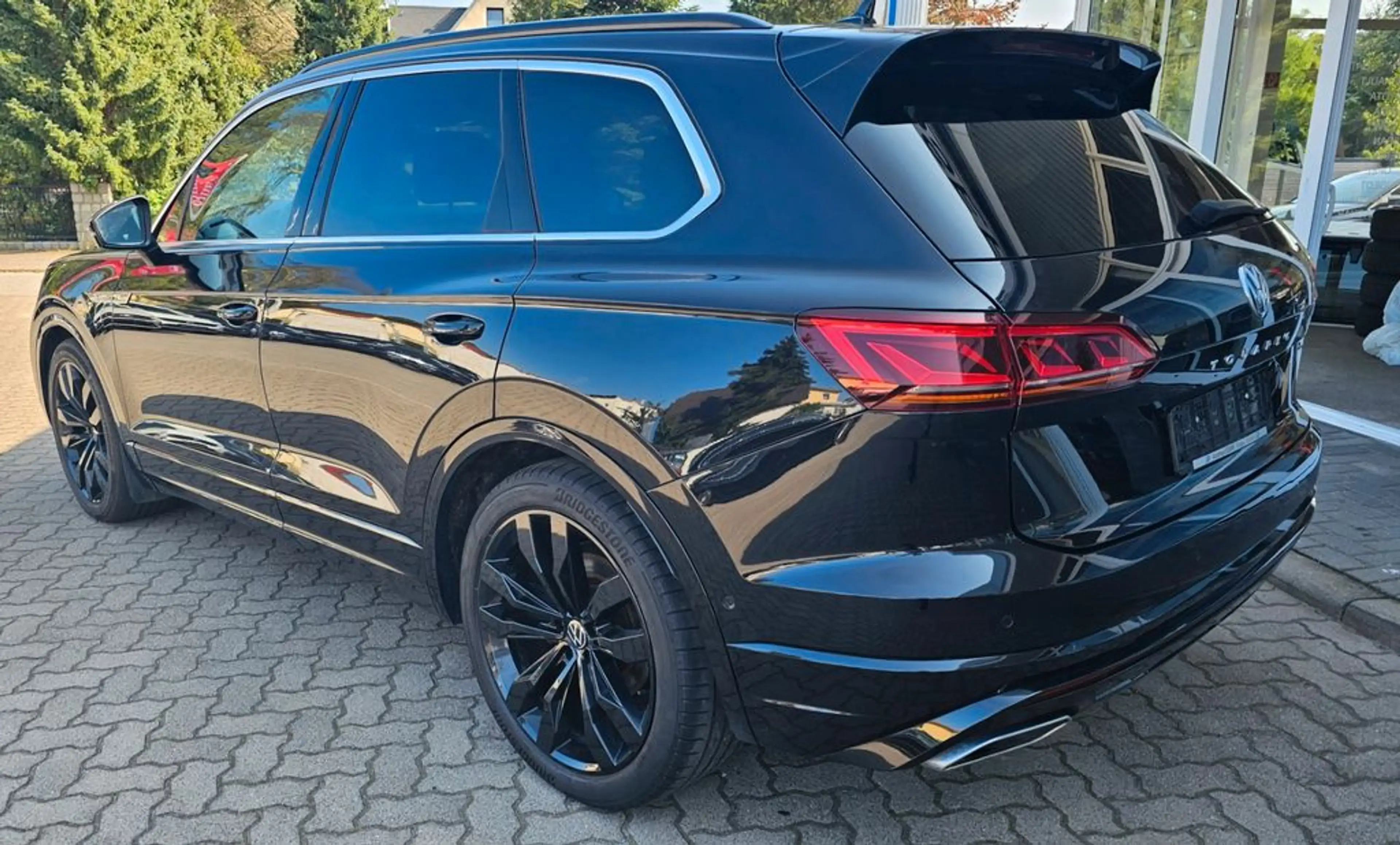 Volkswagen Touareg R-Line 4Motion — photo 9