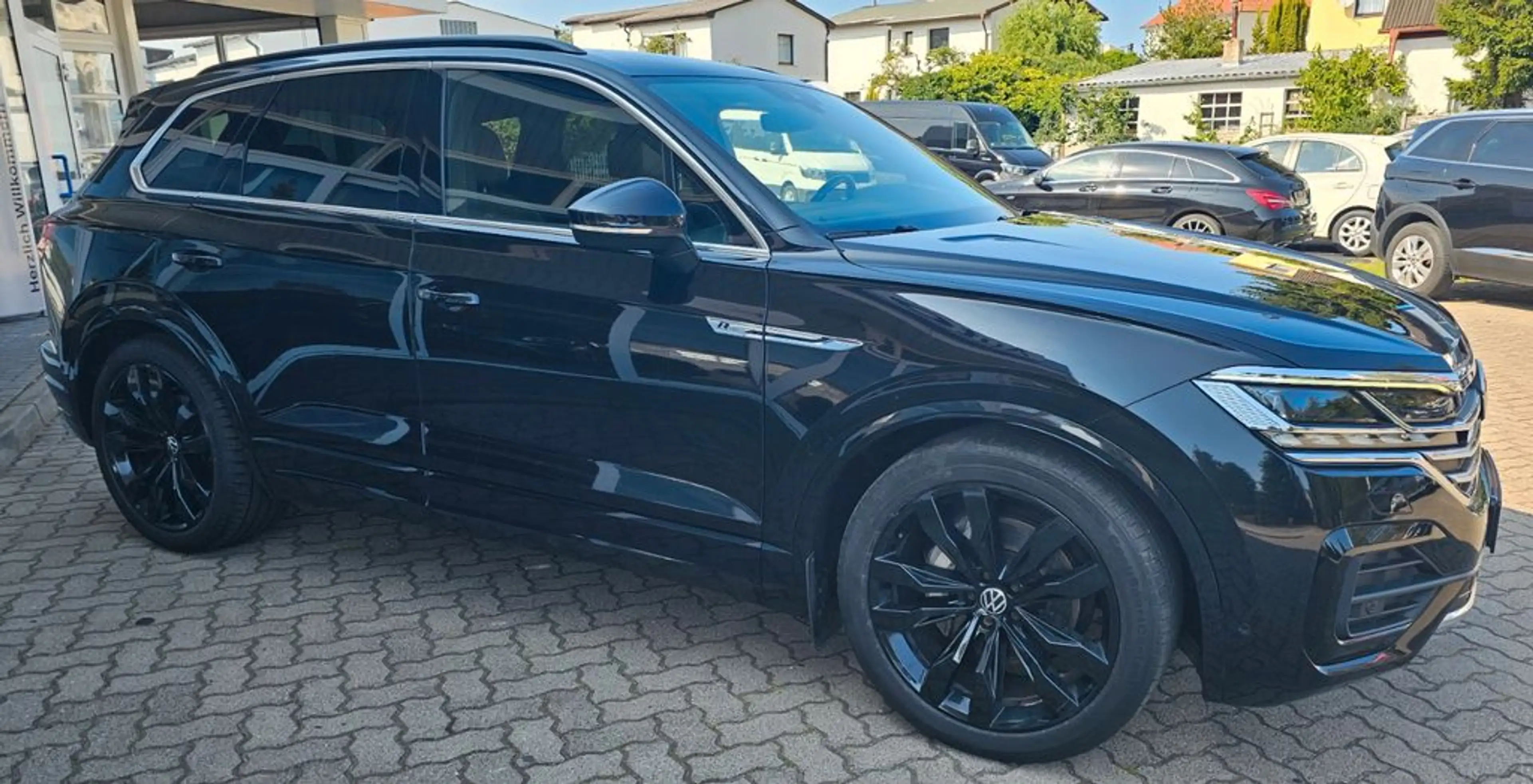 Volkswagen Touareg R-Line 4Motion — photo 3
