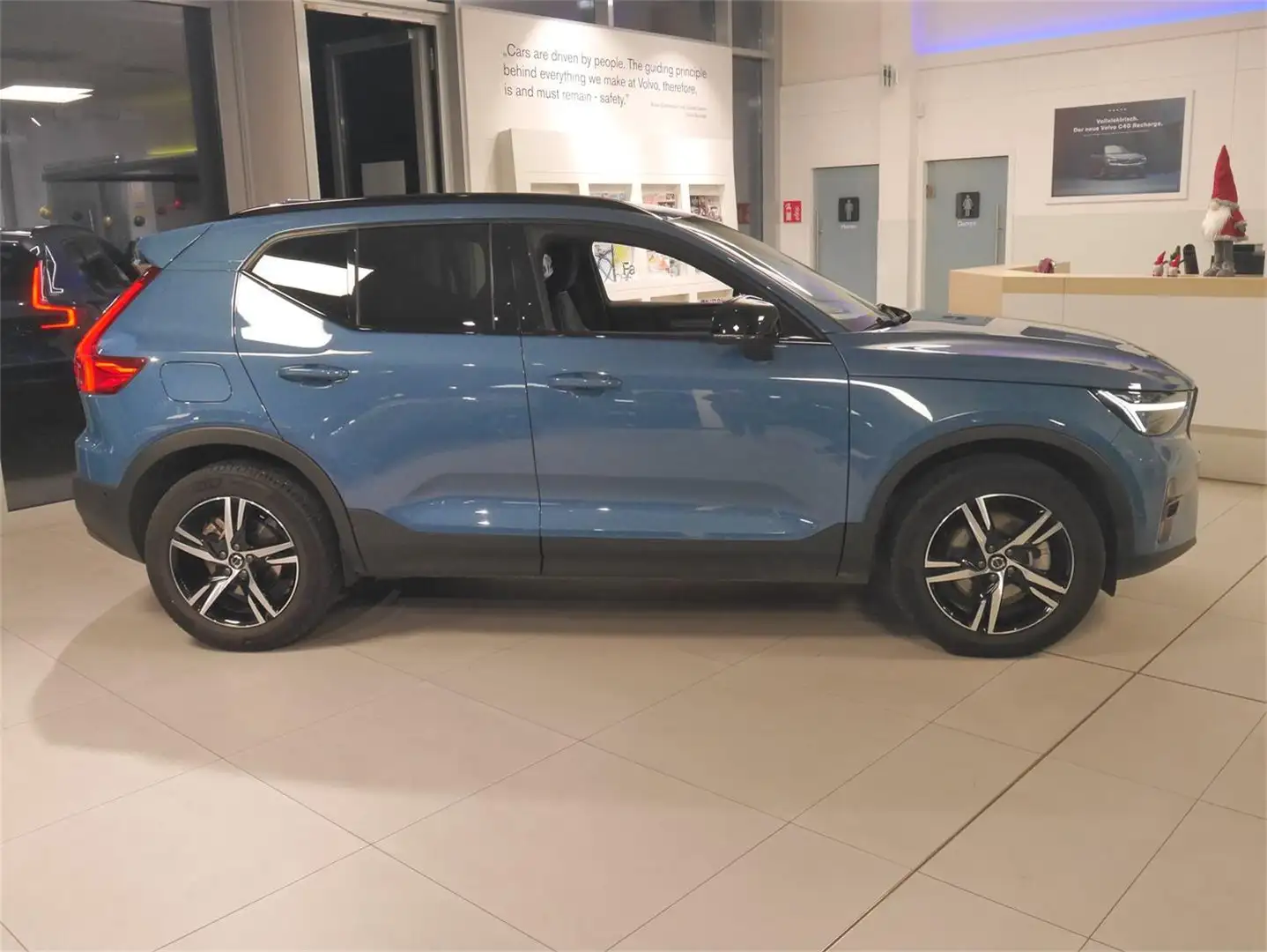 Volvo XC40 B3 Geartr. Plus Dark Blau - 2