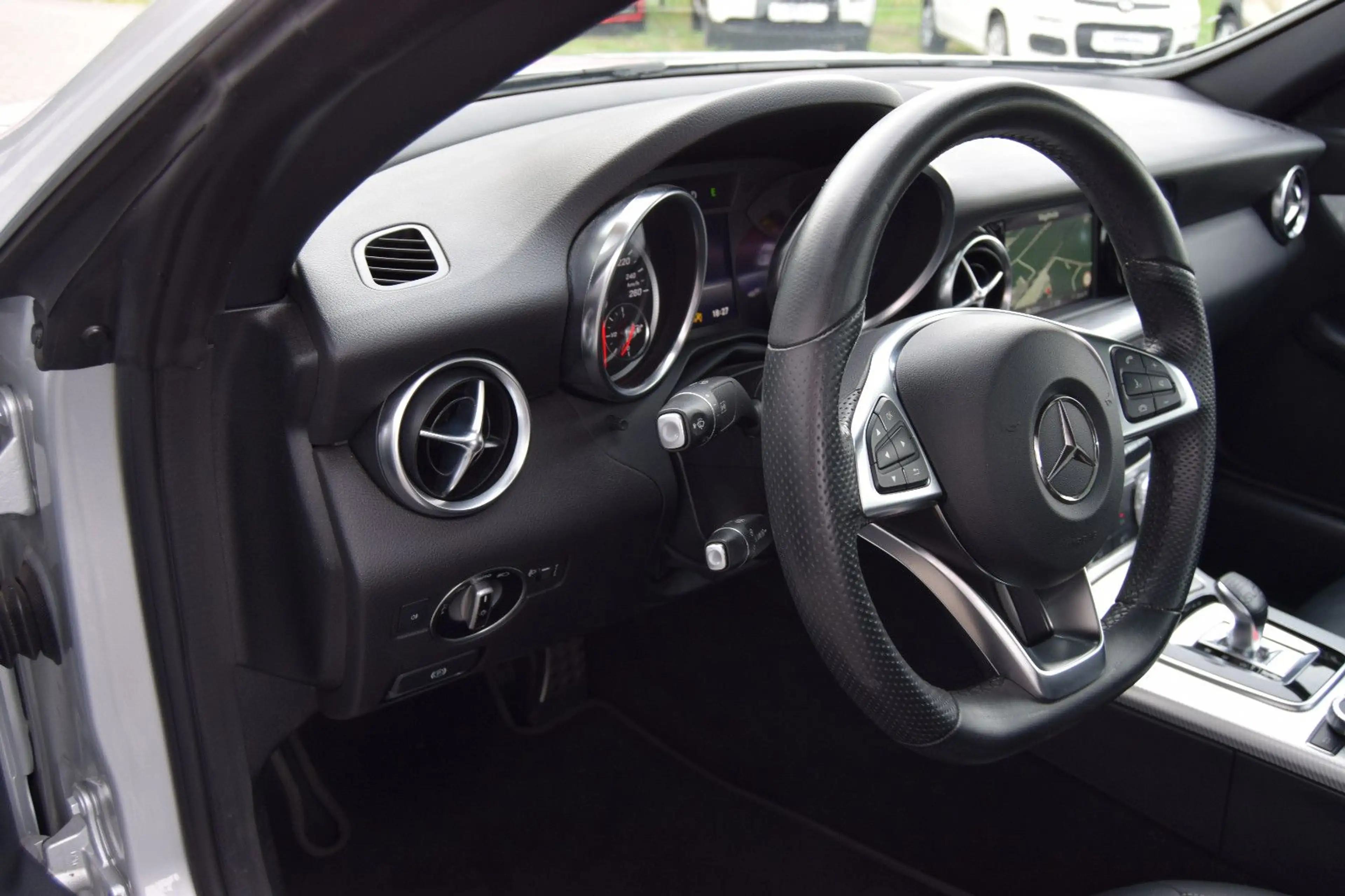 Mercedes-Benz SLC 180 !AUTOMATIK!Navi,Xenon,Panorama,Leder, — photo 12