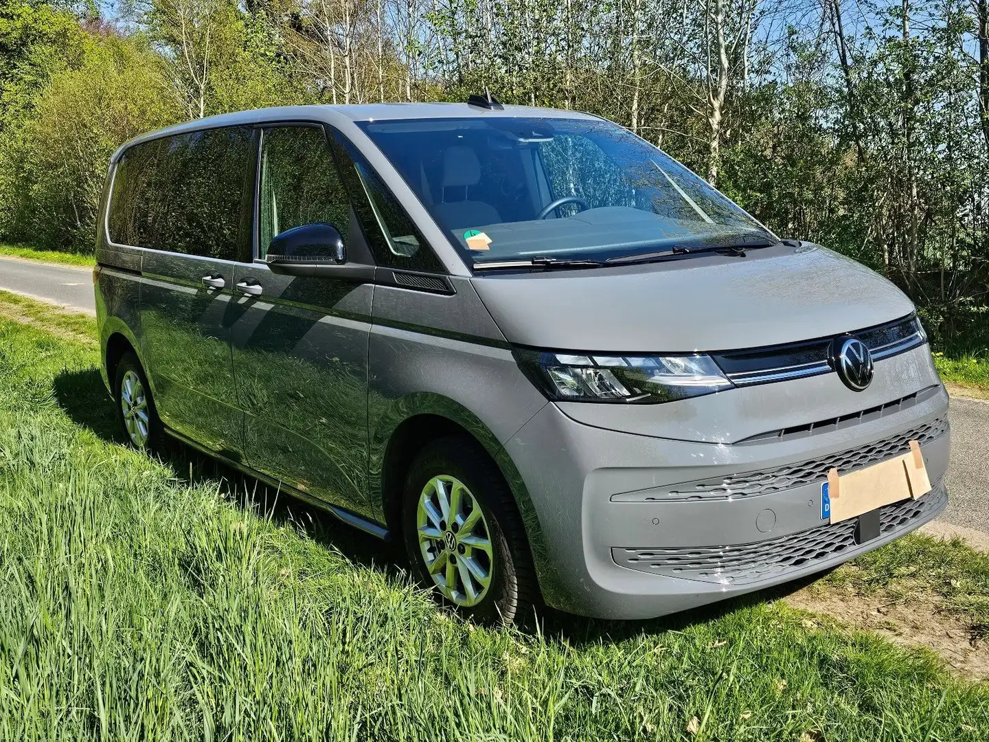 Volkswagen T7 Multivan Edition Grau - 1