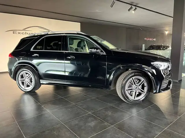 Mercedes-Benz 300 view 4