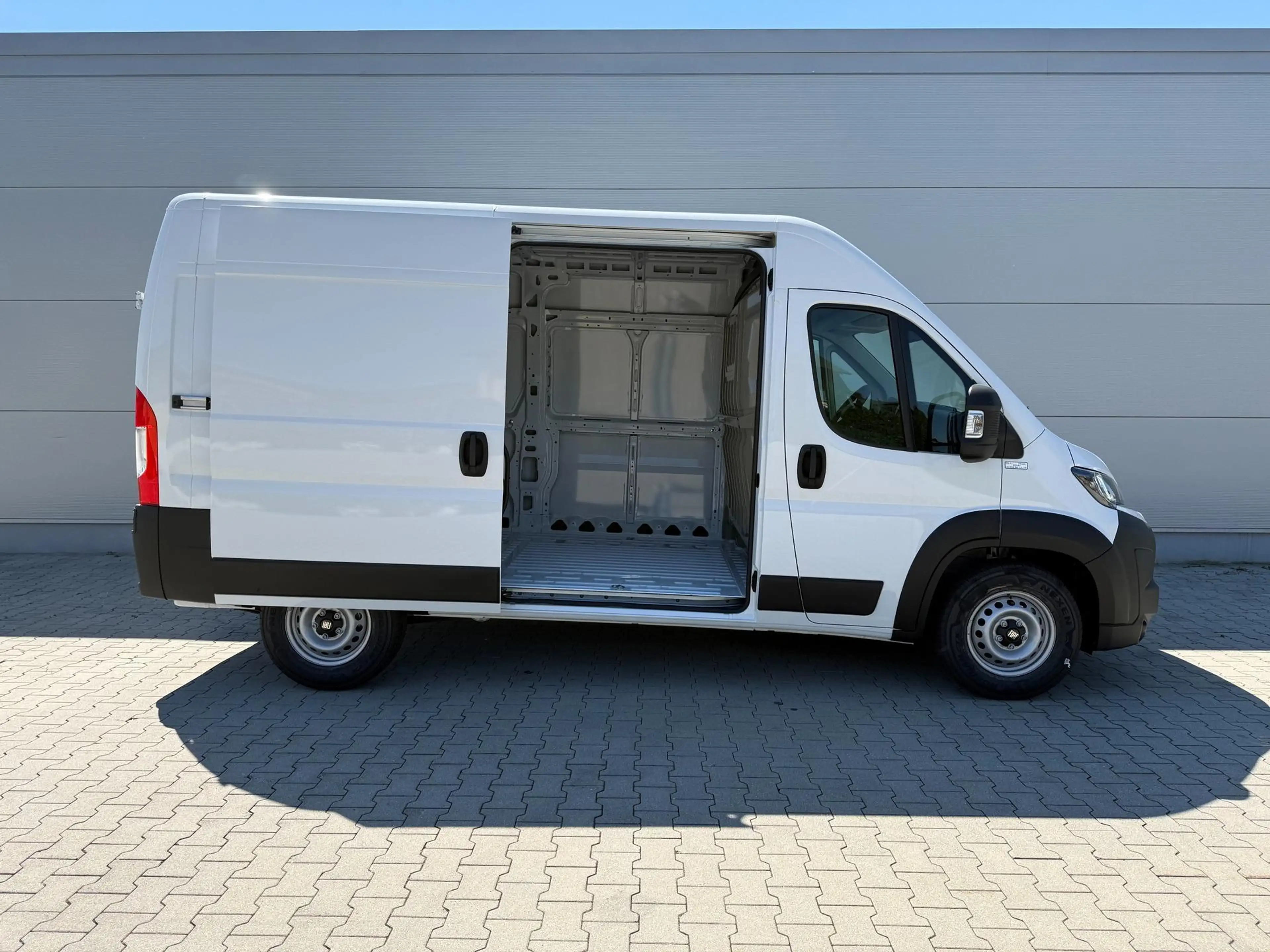 Fiat Ducato L2H2 3.5T Maxi 2.2 Diesel 103kW (140PS) Radio, ... — photo 6