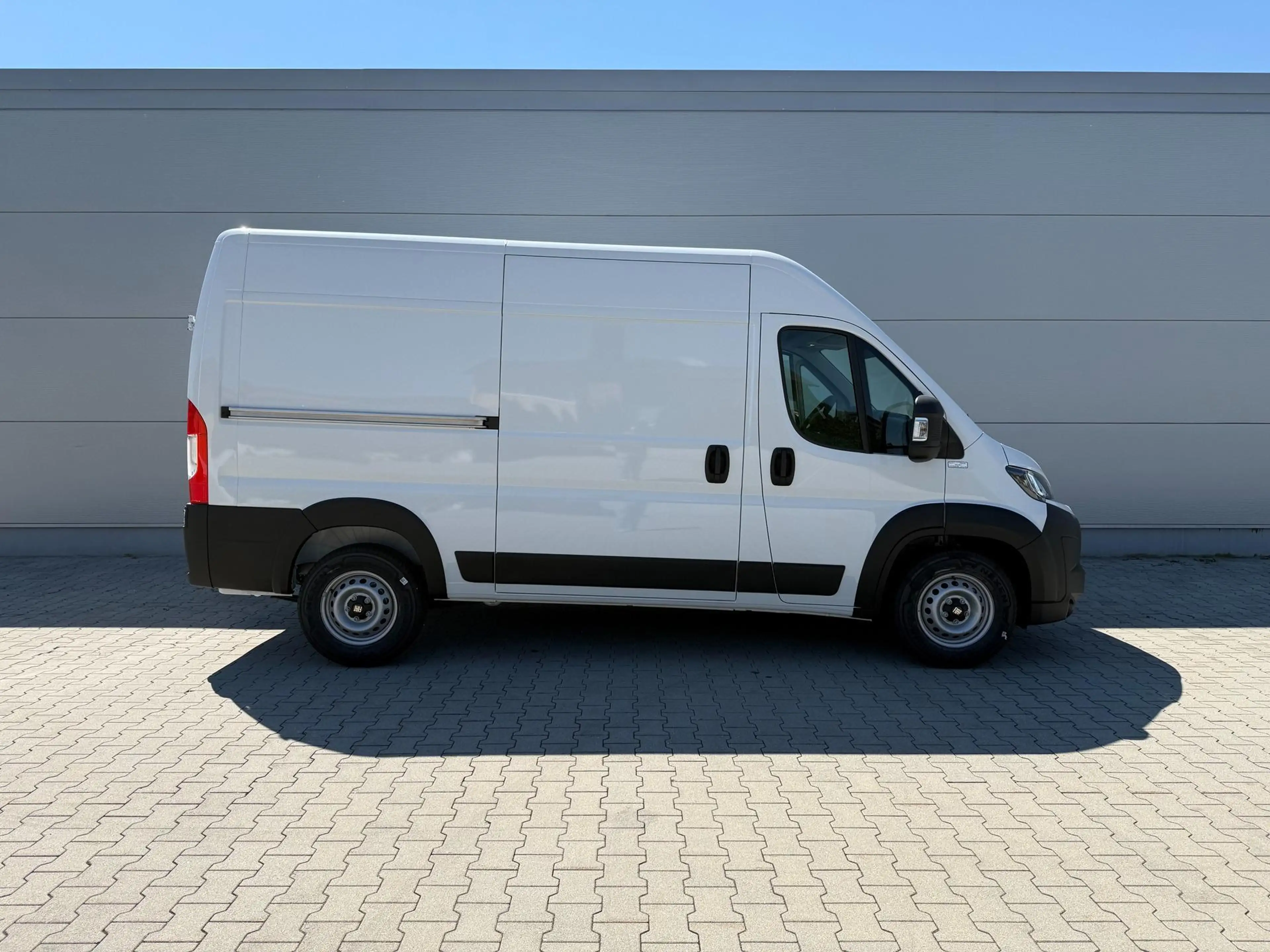 Fiat Ducato L2H2 3.5T Maxi 2.2 Diesel 103kW (140PS) Radio, ... — photo 4