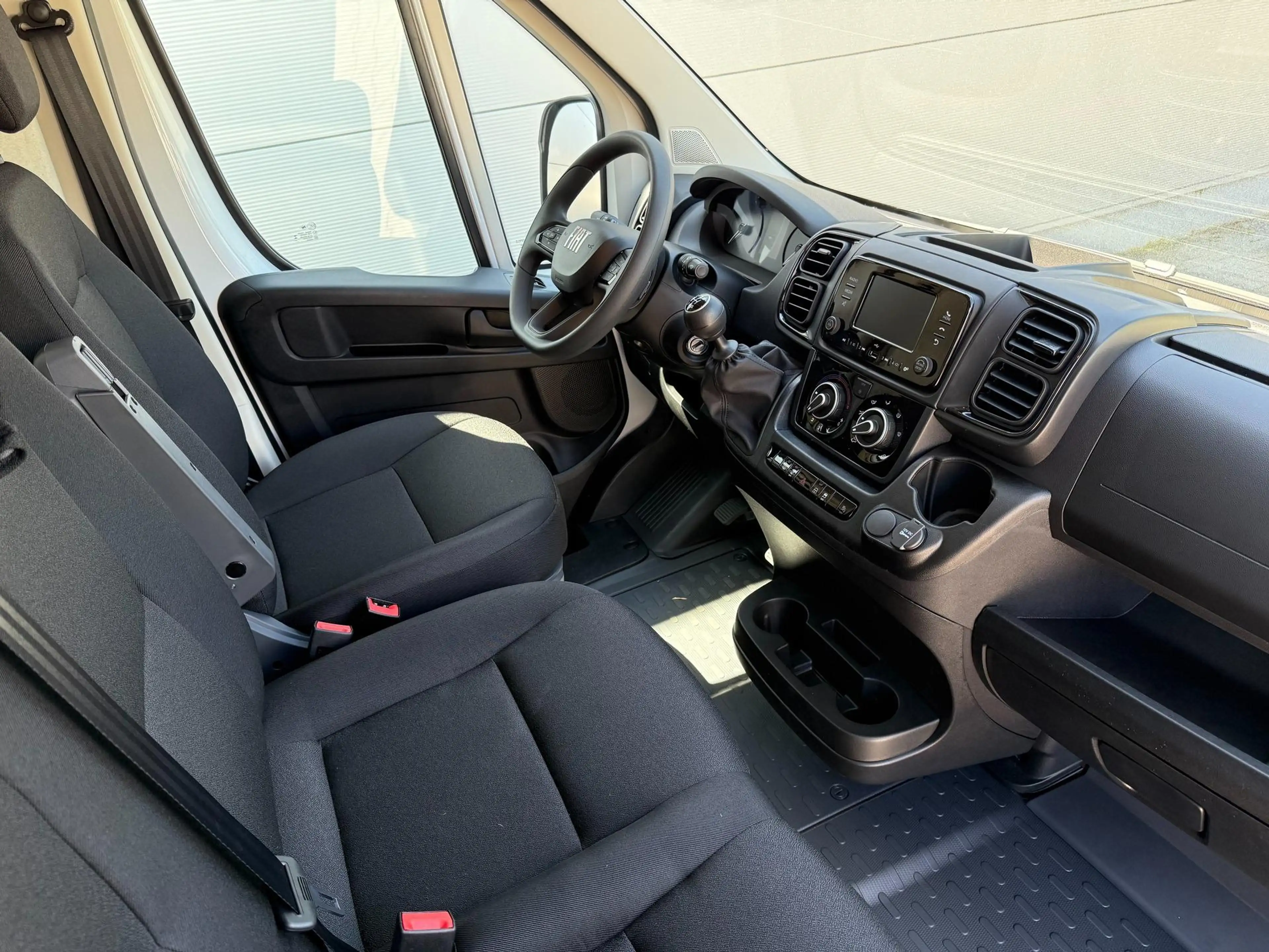 Fiat Ducato L2H2 3.5T Maxi 2.2 Diesel 103kW (140PS) Radio, ... — photo 11