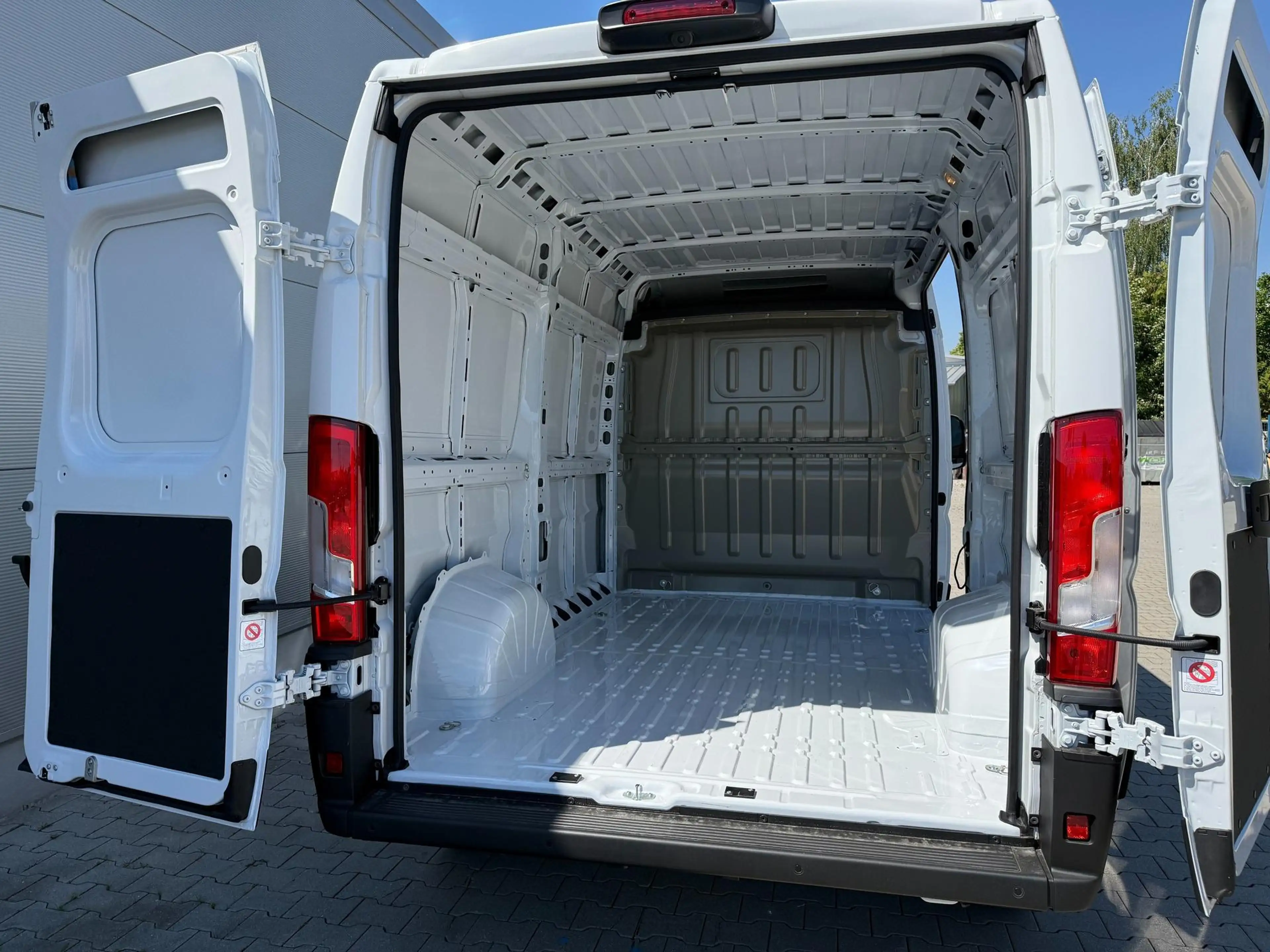 Fiat Ducato L2H2 3.5T Maxi 2.2 Diesel 103kW (140PS) Radio, ... — photo 8