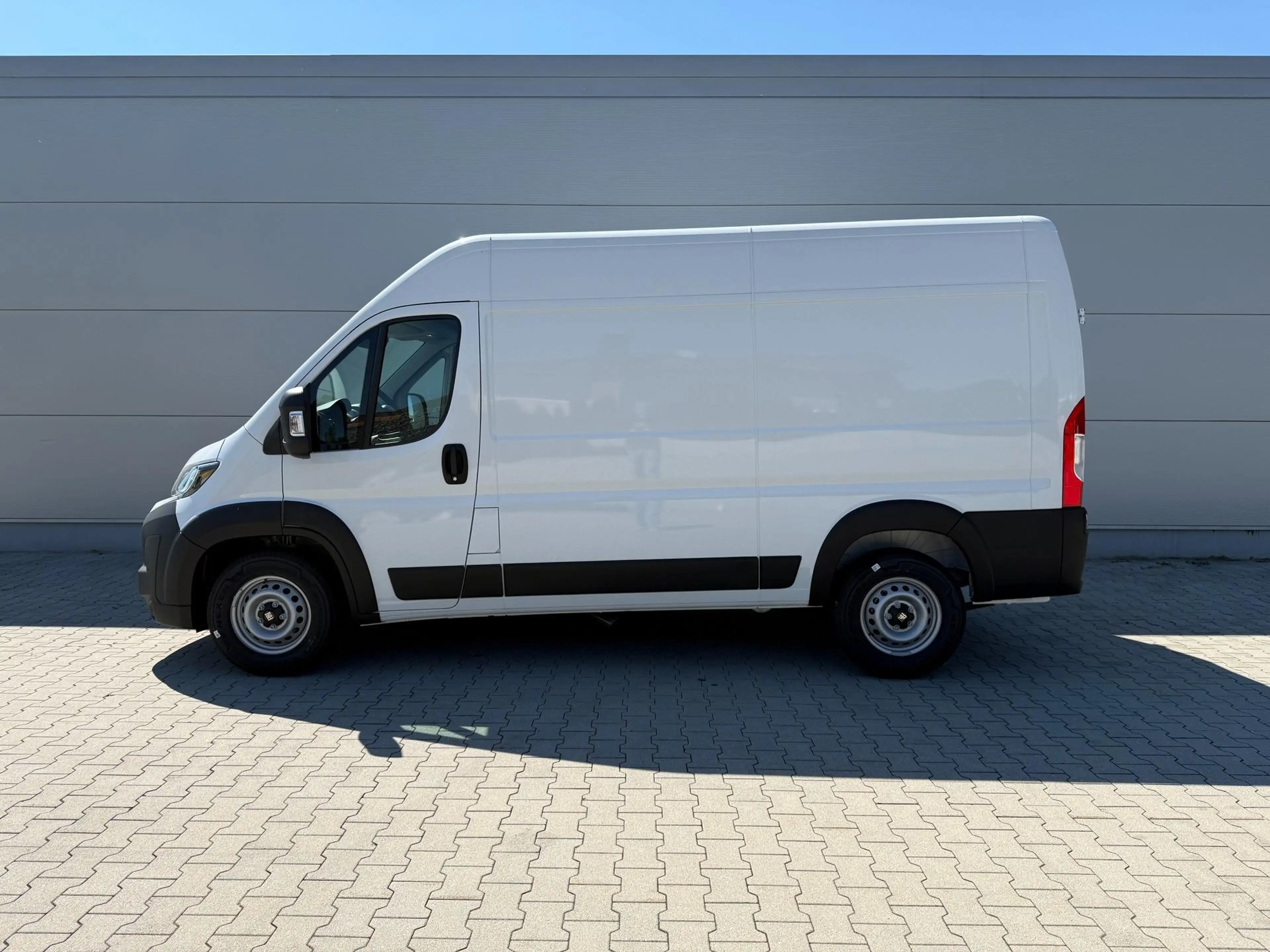 Fiat Ducato L2H2 3.5T Maxi 2.2 Diesel 103kW (140PS) Radio, ... — photo 3