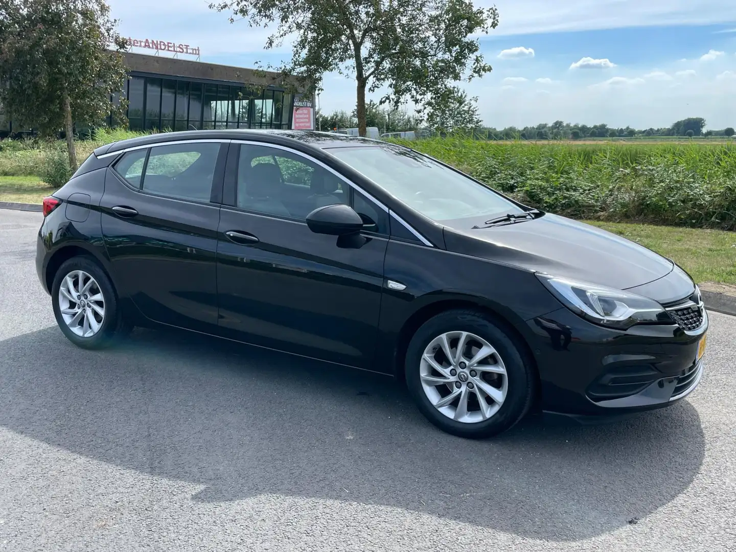 Opel Astra 1.2 Elegance, 5drs, Cam, Cruise, Keyless, Carplay, Noir - 2