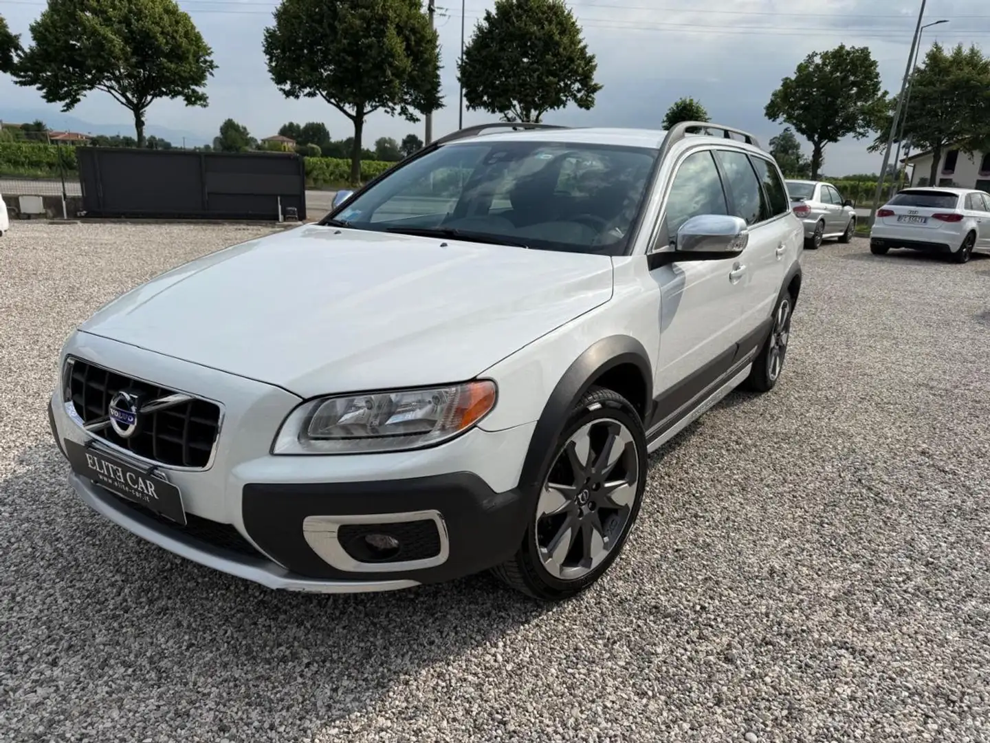 Volvo XC70 D4 AWD Momentum Bianco - 1