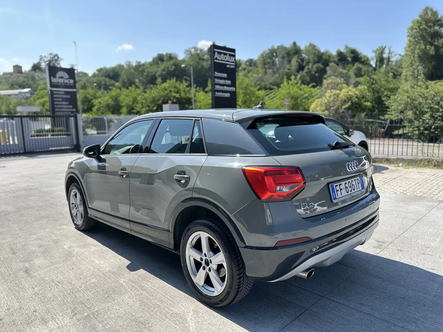 Audi Q2 1.6 tdi Business s-tronic Grigio - 2