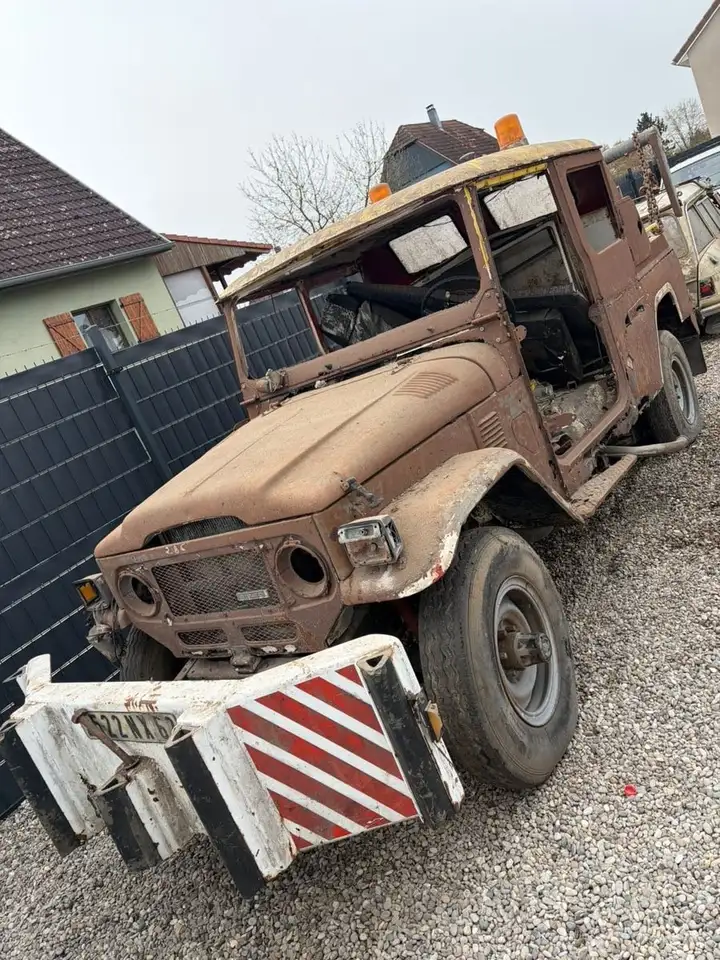Toyota Land Cruiser HJ 45 Abschleppwagen, foto 1