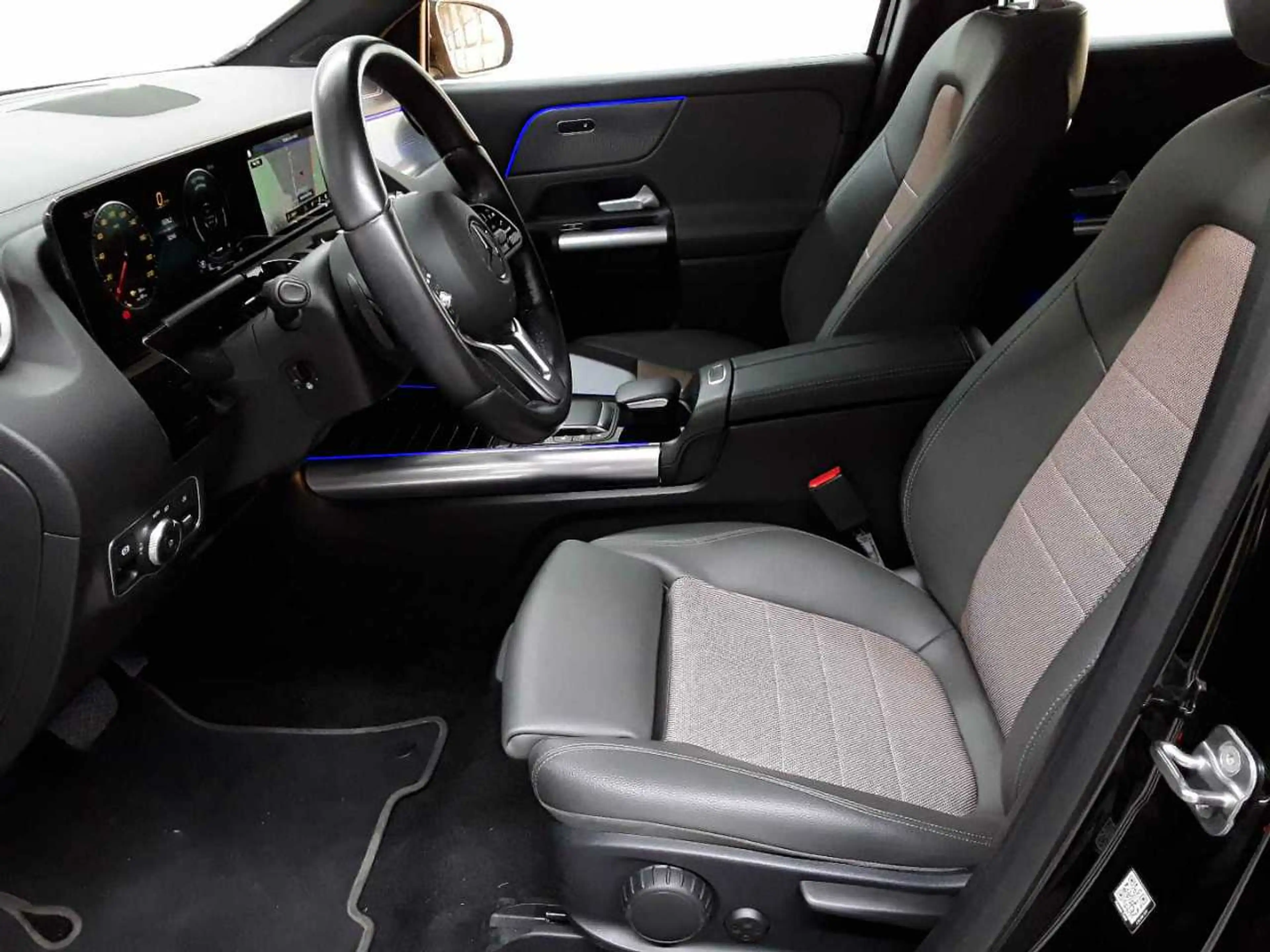 Mercedes-Benz EQA 300 EQA 300 4Matic Electric Art ParkP SHZ NAV — photo 7