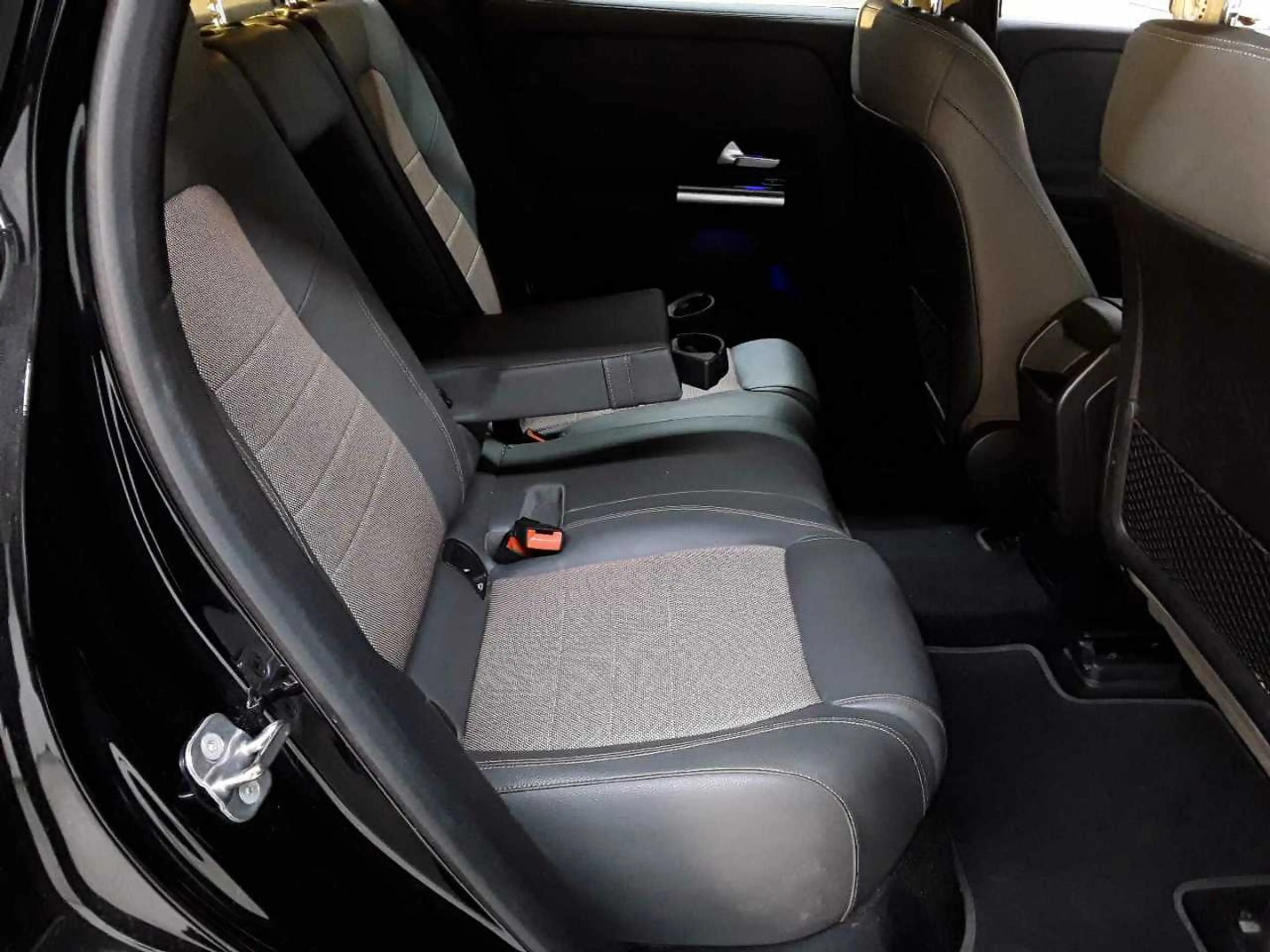 Mercedes-Benz EQA 300 EQA 300 4Matic Electric Art ParkP SHZ NAV — photo 14