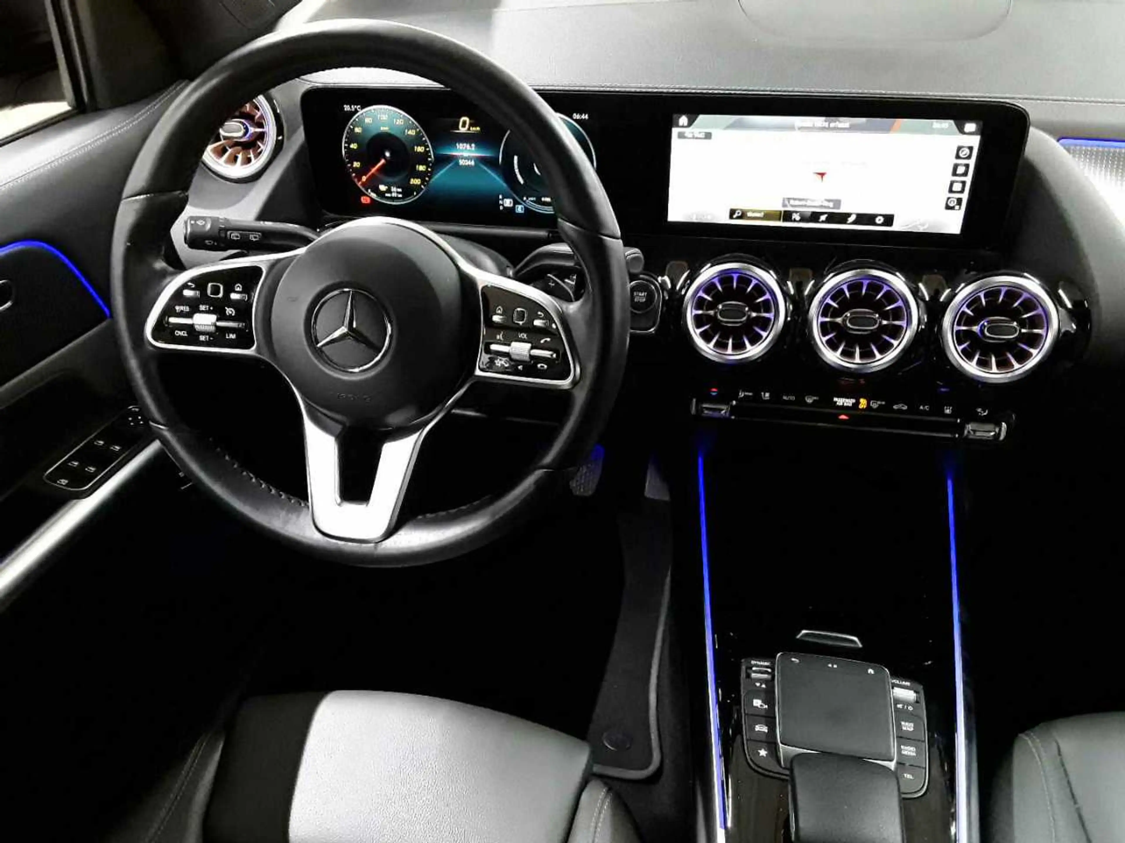Mercedes-Benz EQA 300 EQA 300 4Matic Electric Art ParkP SHZ NAV — photo 10