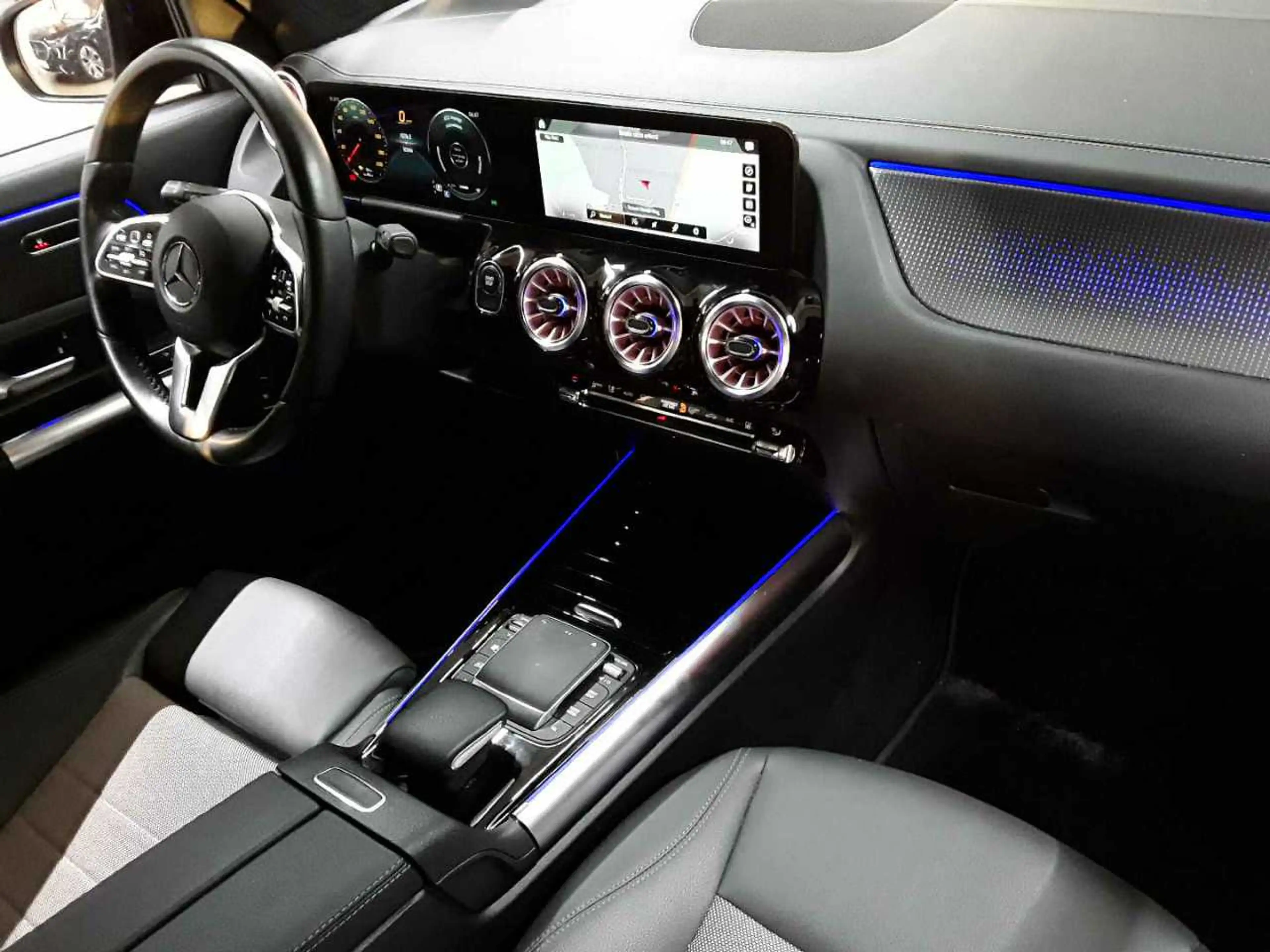 Mercedes-Benz EQA 300 EQA 300 4Matic Electric Art ParkP SHZ NAV — photo 9