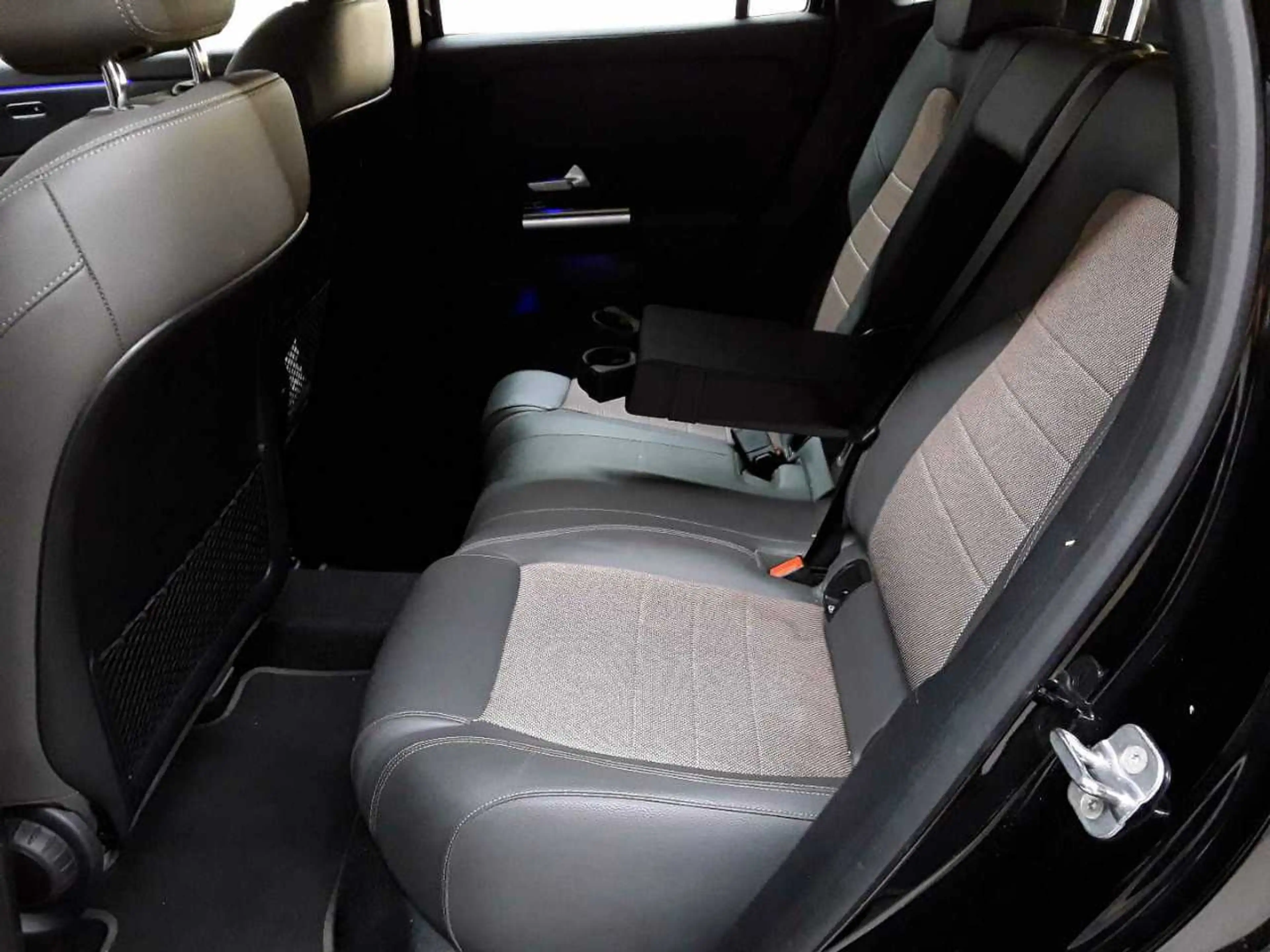 Mercedes-Benz EQA 300 EQA 300 4Matic Electric Art ParkP SHZ NAV — photo 13