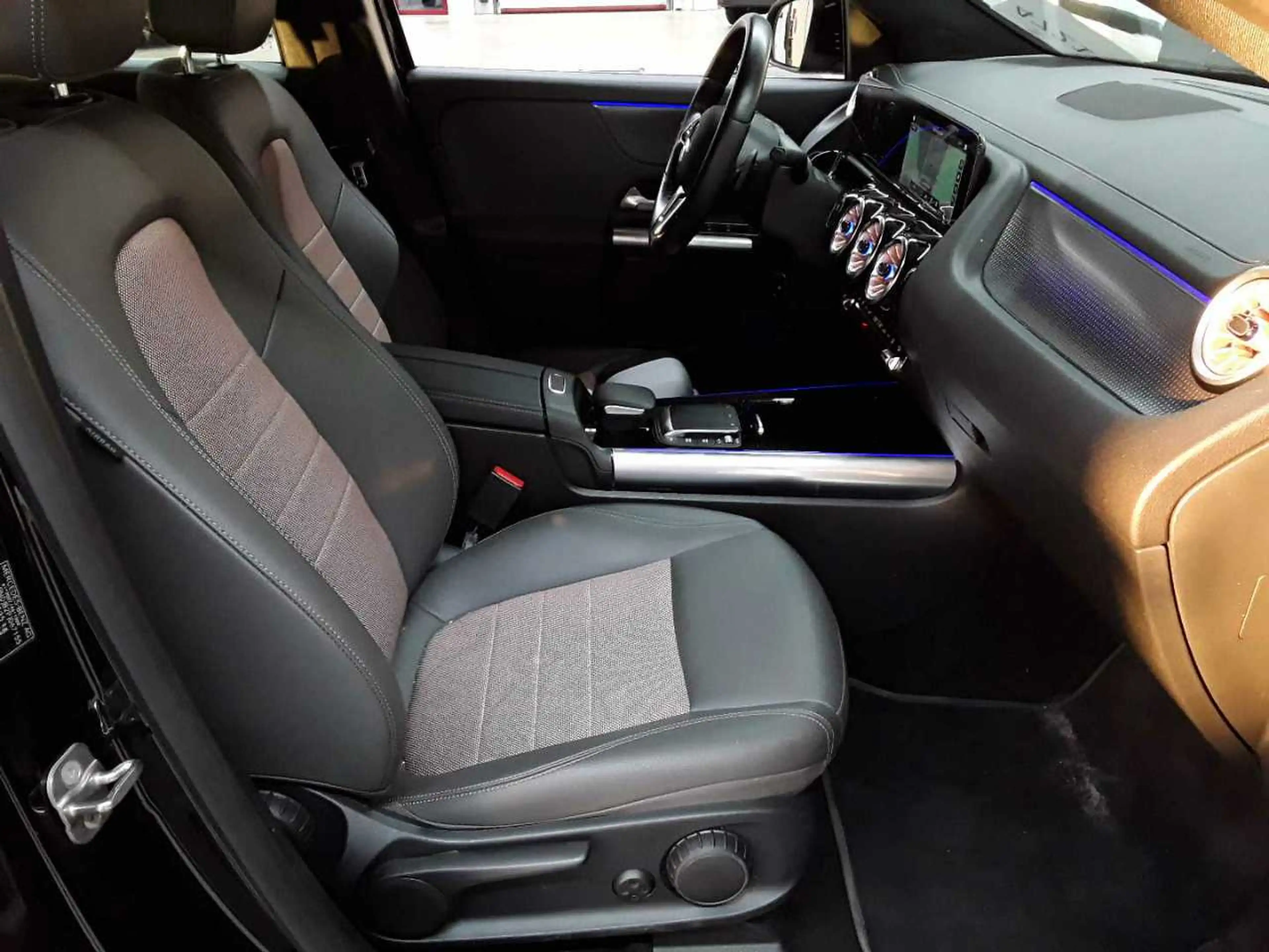 Mercedes-Benz EQA 300 EQA 300 4Matic Electric Art ParkP SHZ NAV — photo 8