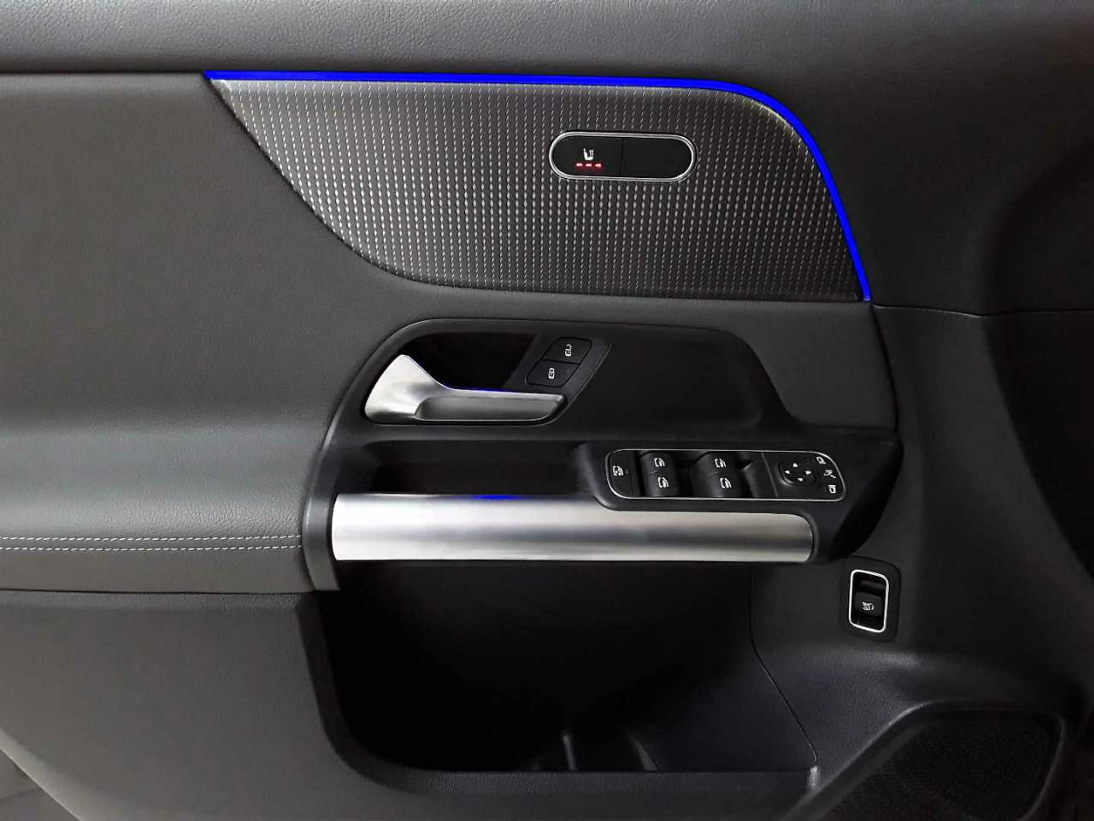 Mercedes-Benz EQA 300 EQA 300 4Matic Electric Art ParkP SHZ NAV — photo 17
