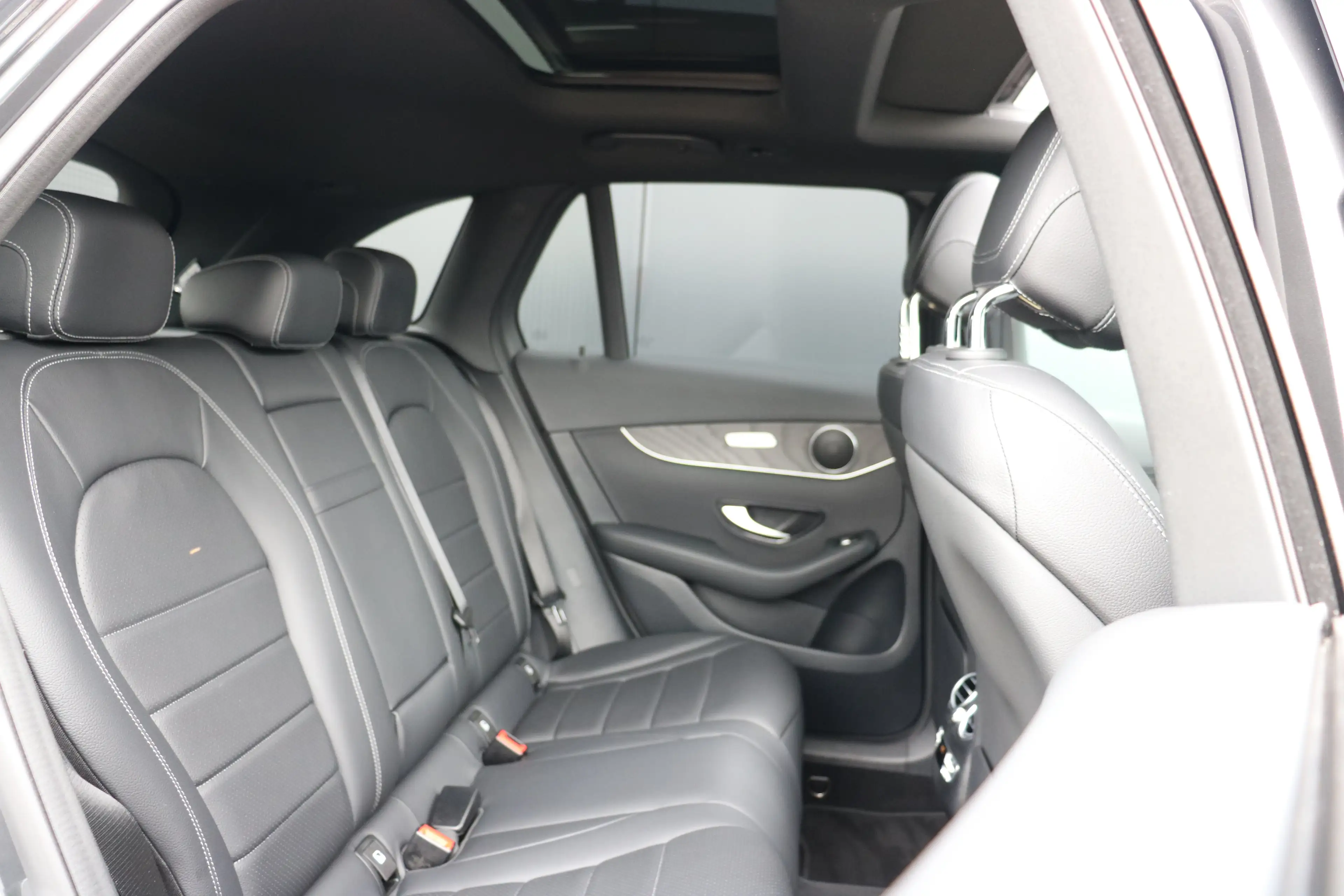 Mercedes-Benz GLC 300 300e 4MATIC 320pk | Camera 360 Graden | Navi | Pan — photo 17