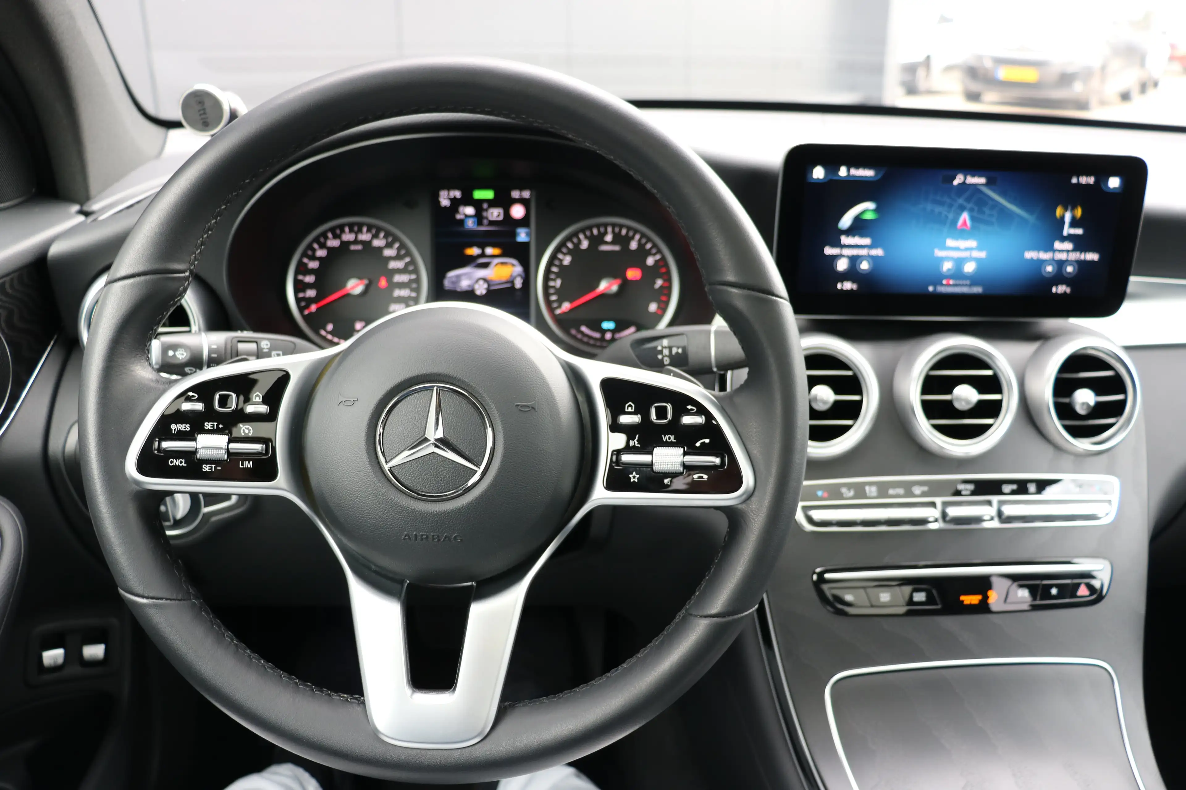 Mercedes-Benz GLC 300 300e 4MATIC 320pk | Camera 360 Graden | Navi | Pan — photo 24