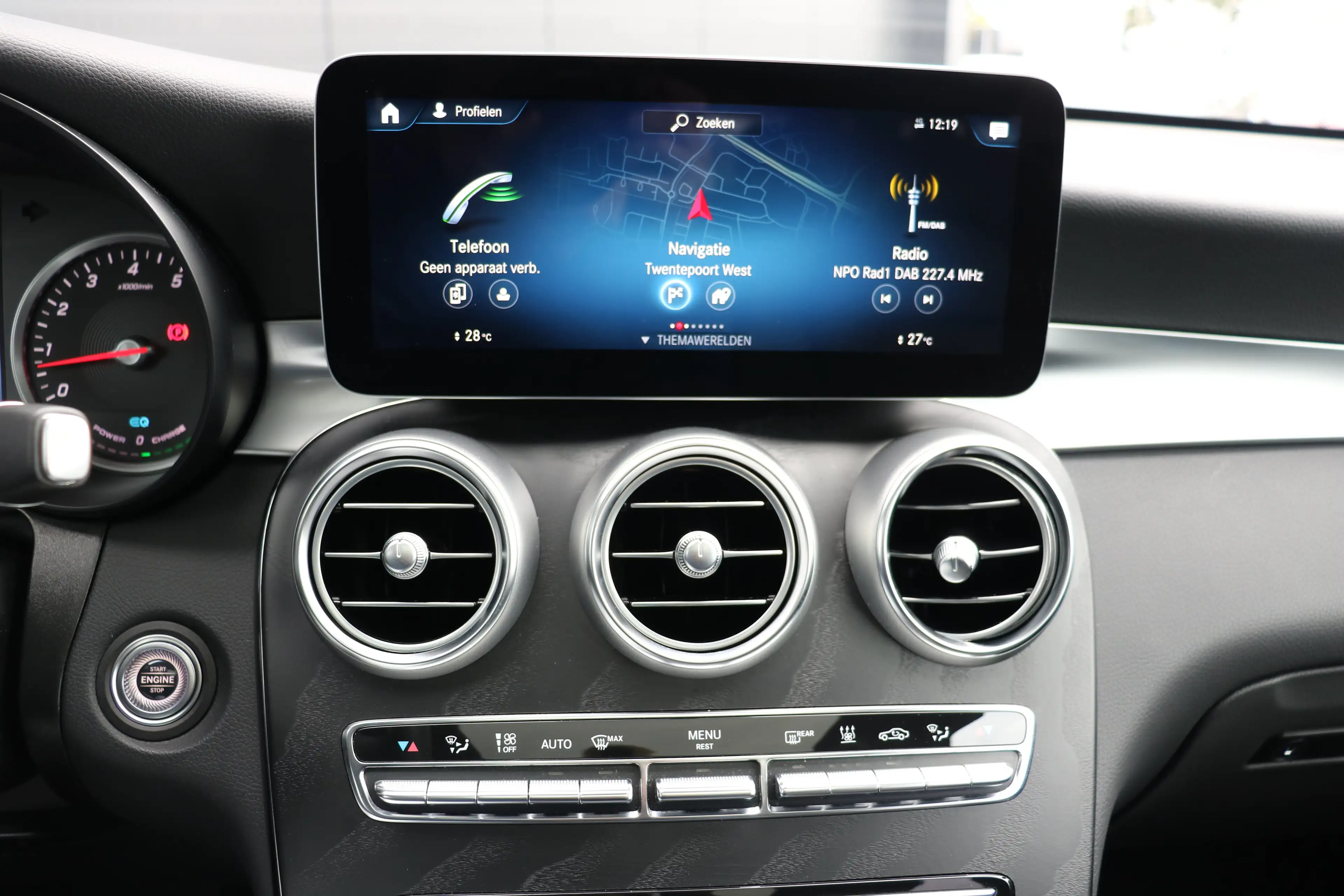 Mercedes-Benz GLC 300 300e 4MATIC 320pk | Camera 360 Graden | Navi | Pan — photo 31