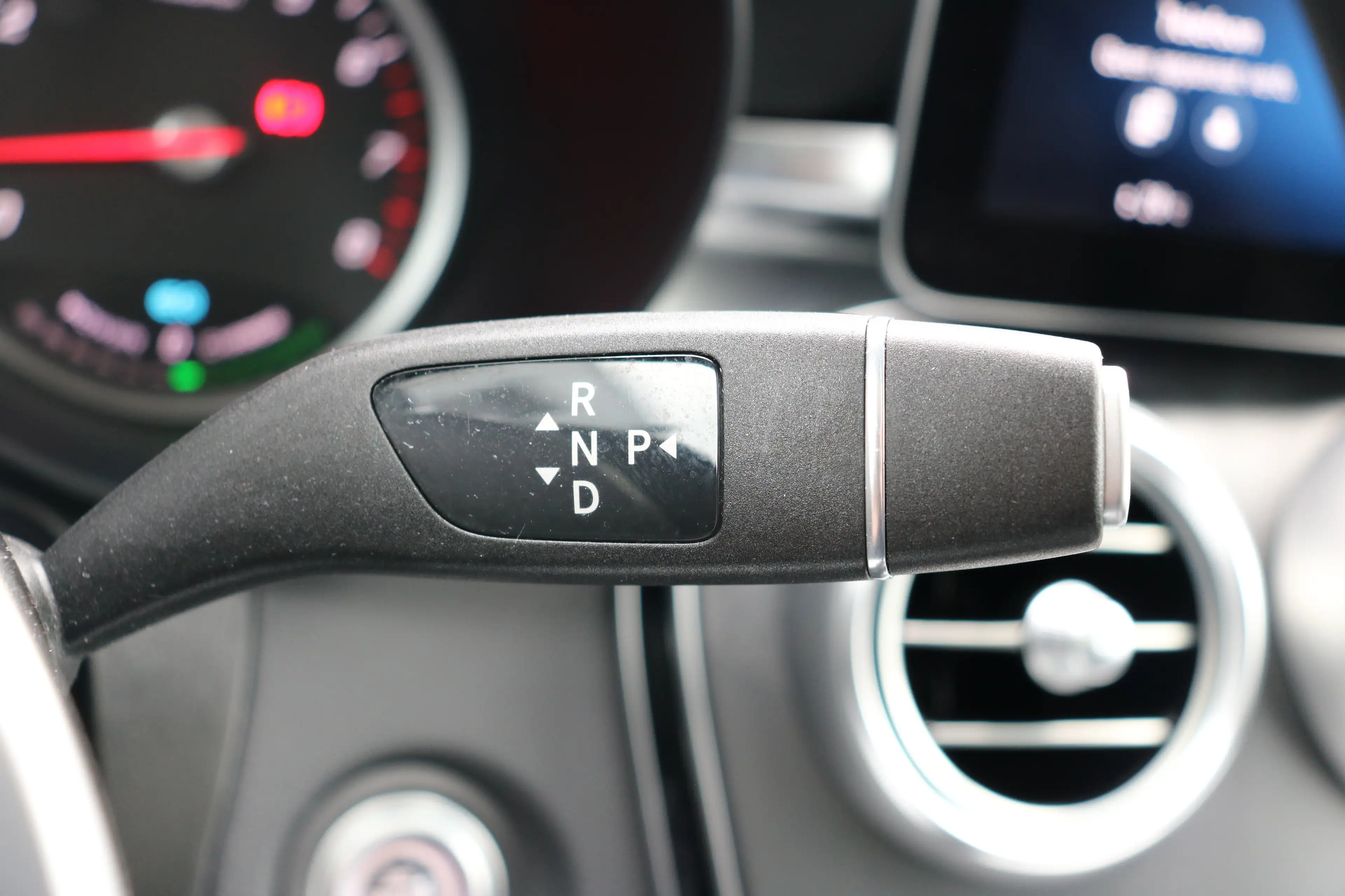 Mercedes-Benz GLC 300 300e 4MATIC 320pk | Camera 360 Graden | Navi | Pan — photo 29