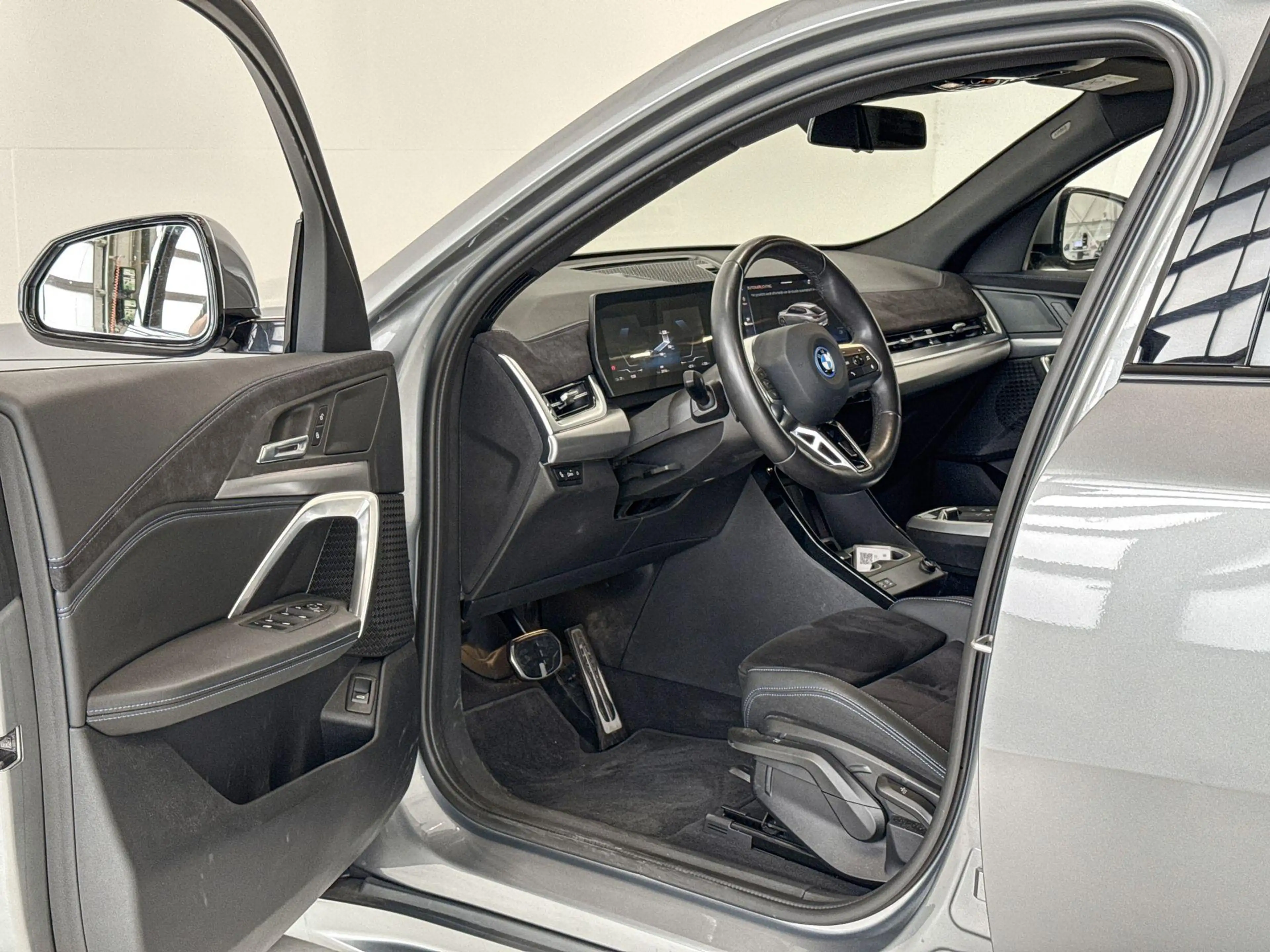 BMW iX2 eDrive20 67 kWh M Sport Edition — photo 8