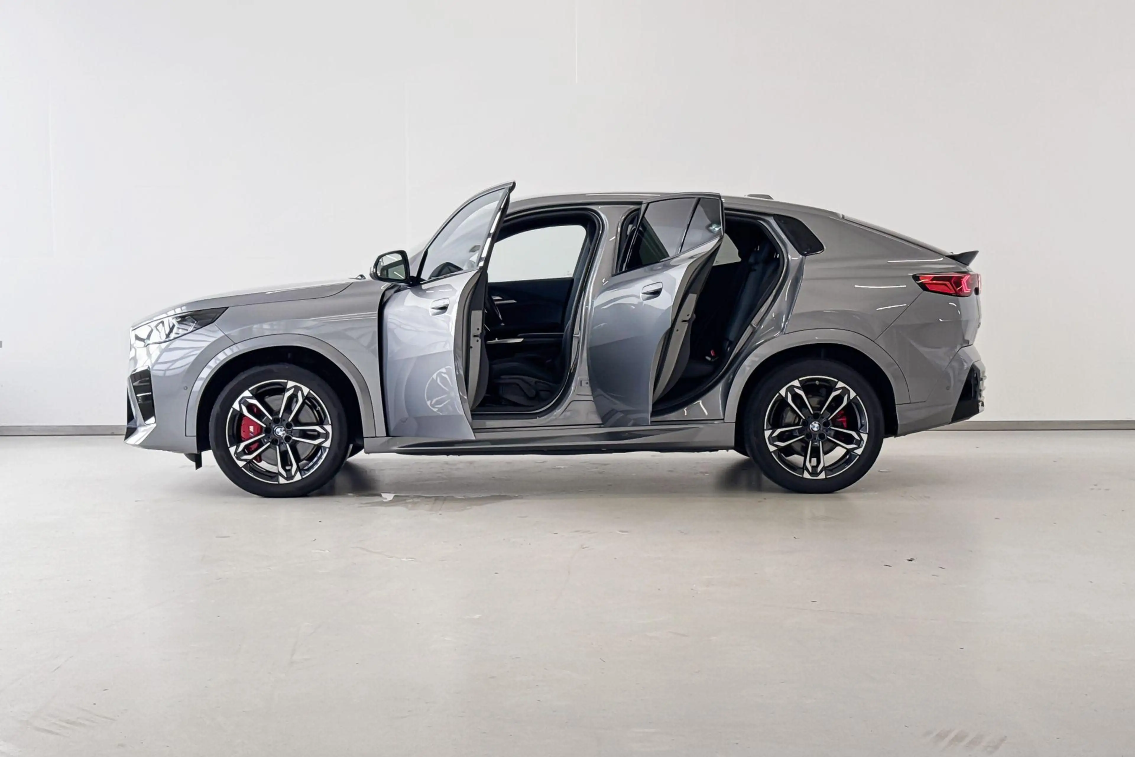 BMW iX2 eDrive20 67 kWh M Sport Edition — photo 3