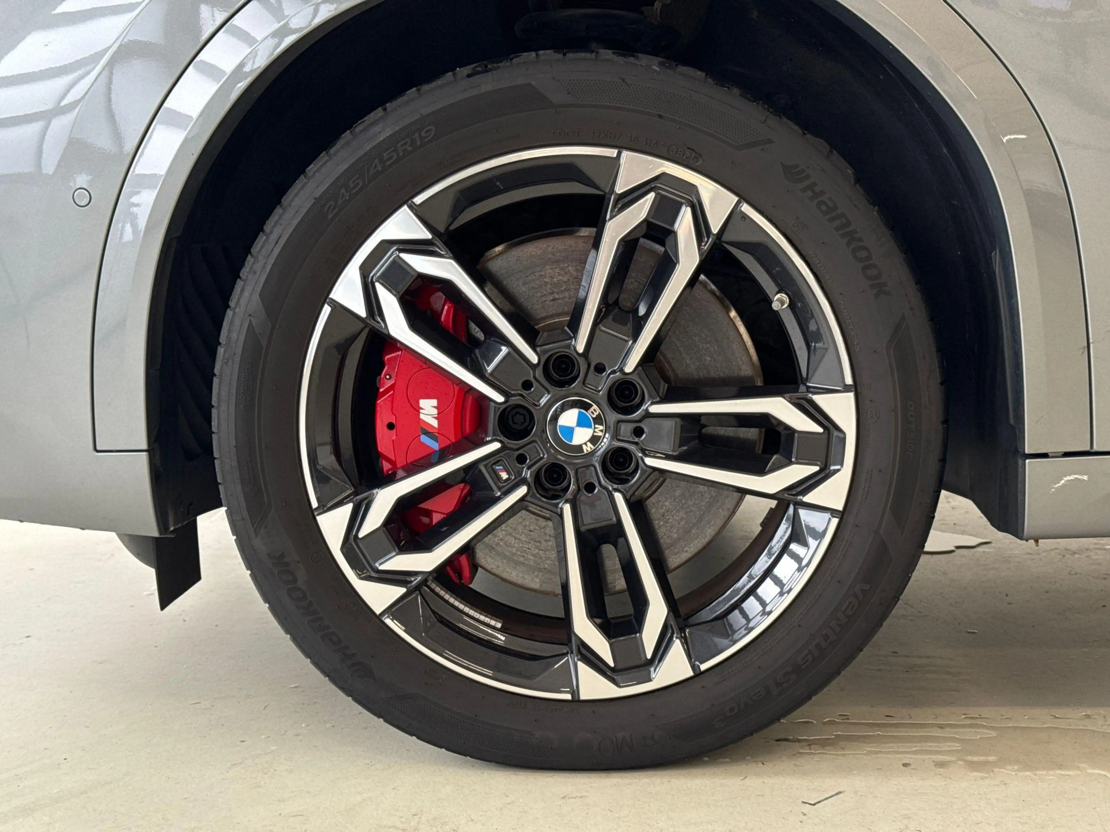 BMW iX2 eDrive20 67 kWh M Sport Edition — photo 4