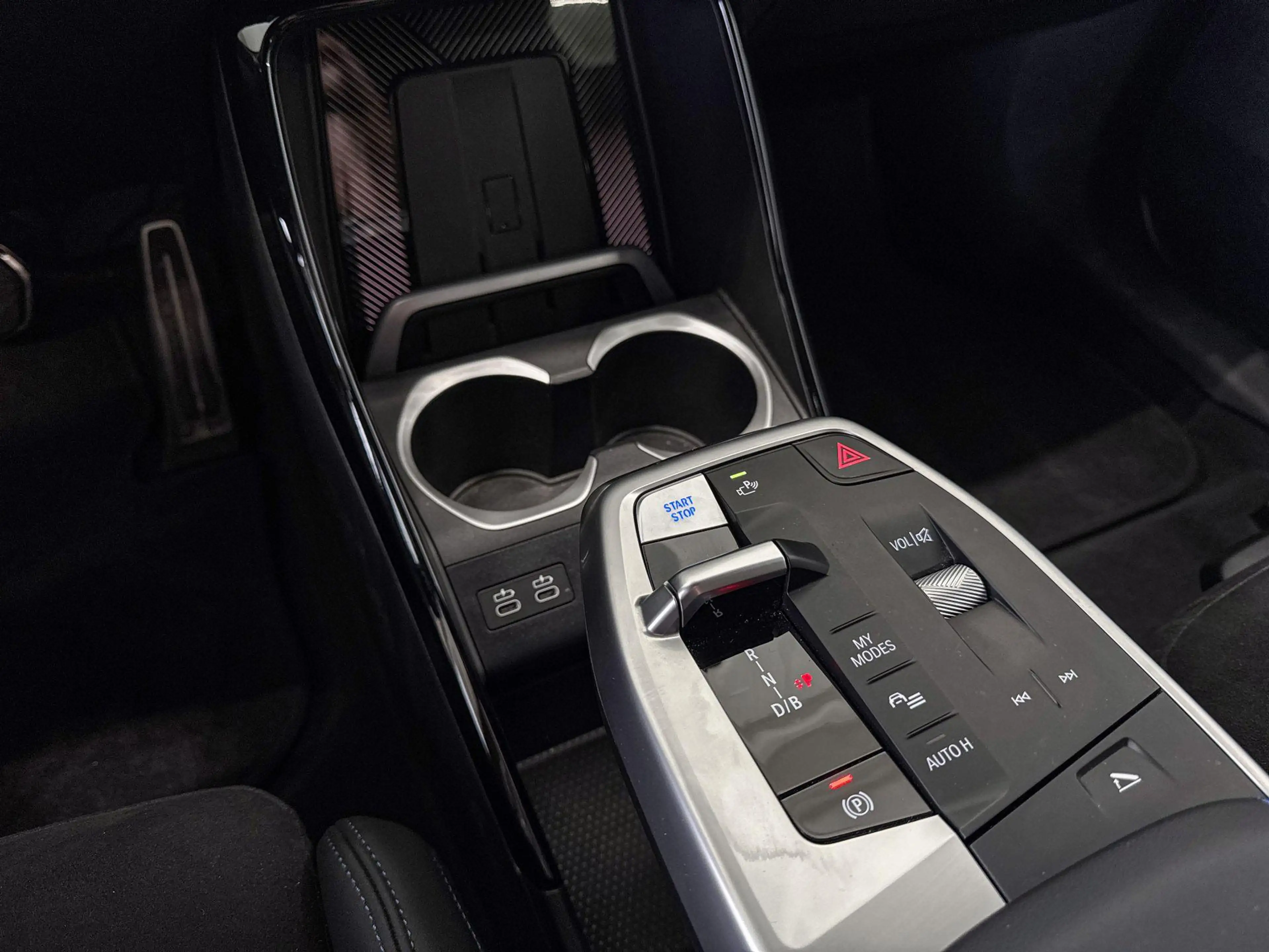 BMW iX2 eDrive20 67 kWh M Sport Edition — photo 14