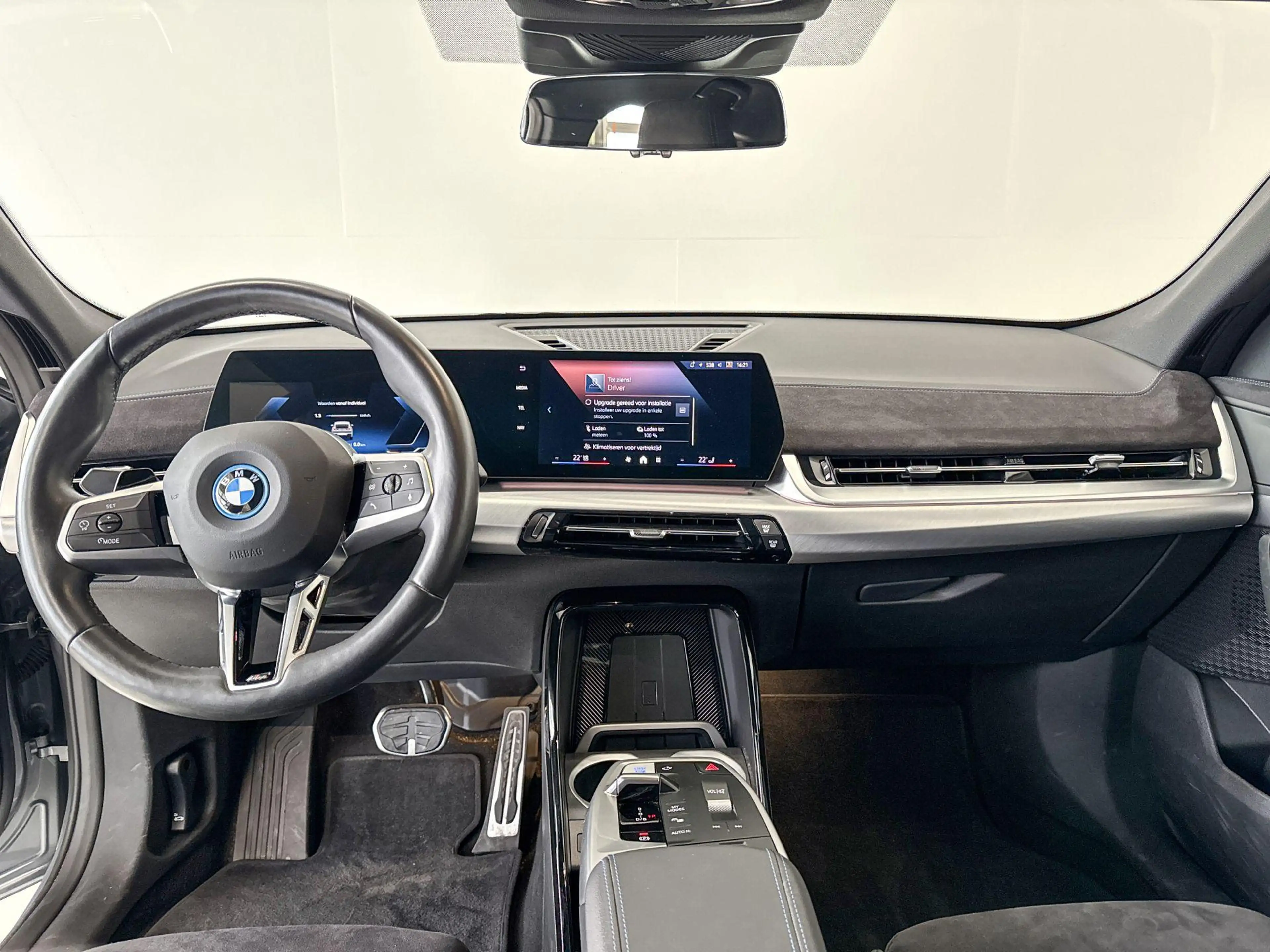 BMW iX2 eDrive20 67 kWh M Sport Edition — photo 10