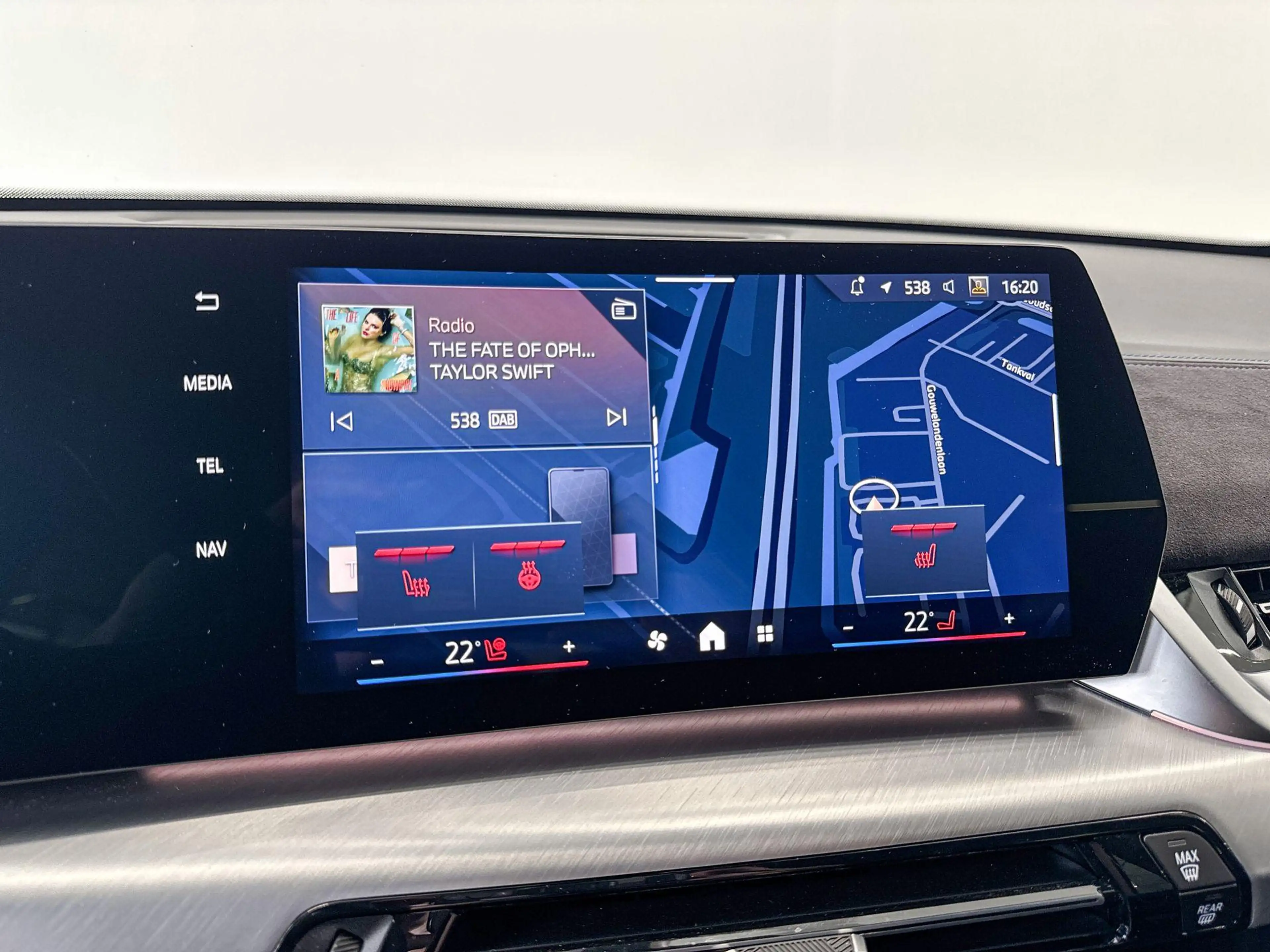 BMW iX2 eDrive20 67 kWh M Sport Edition — photo 15
