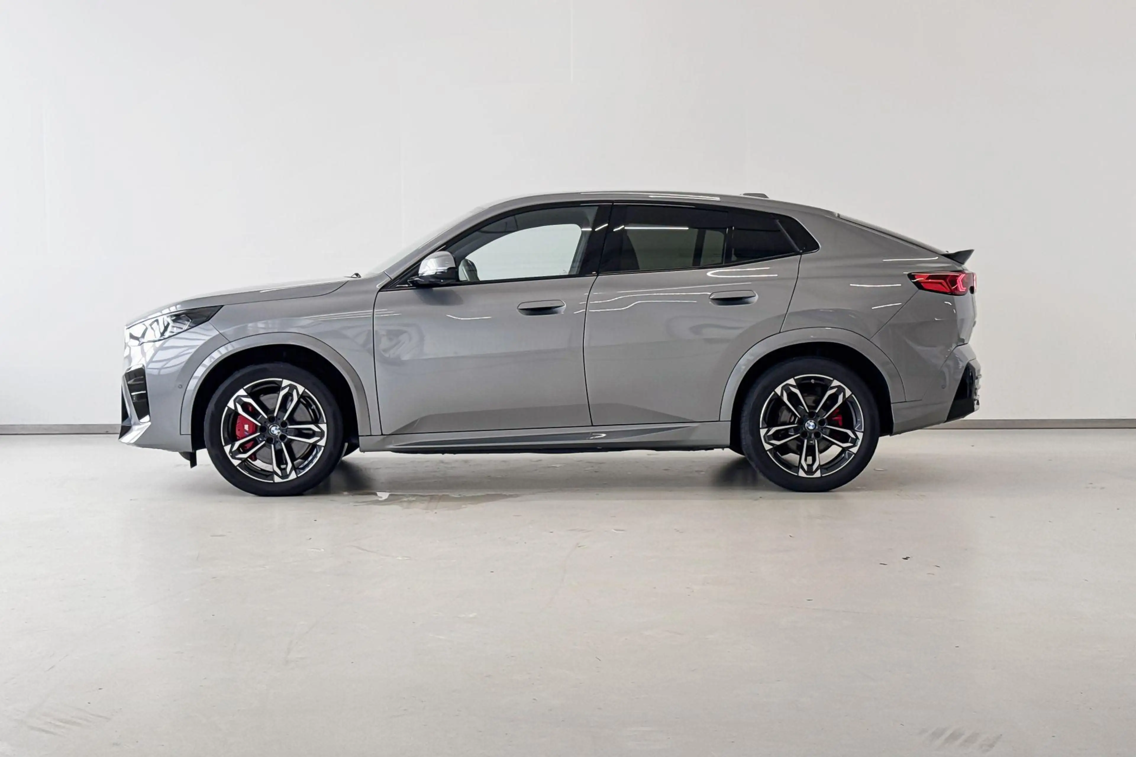 BMW iX2 eDrive20 67 kWh M Sport Edition — photo 2