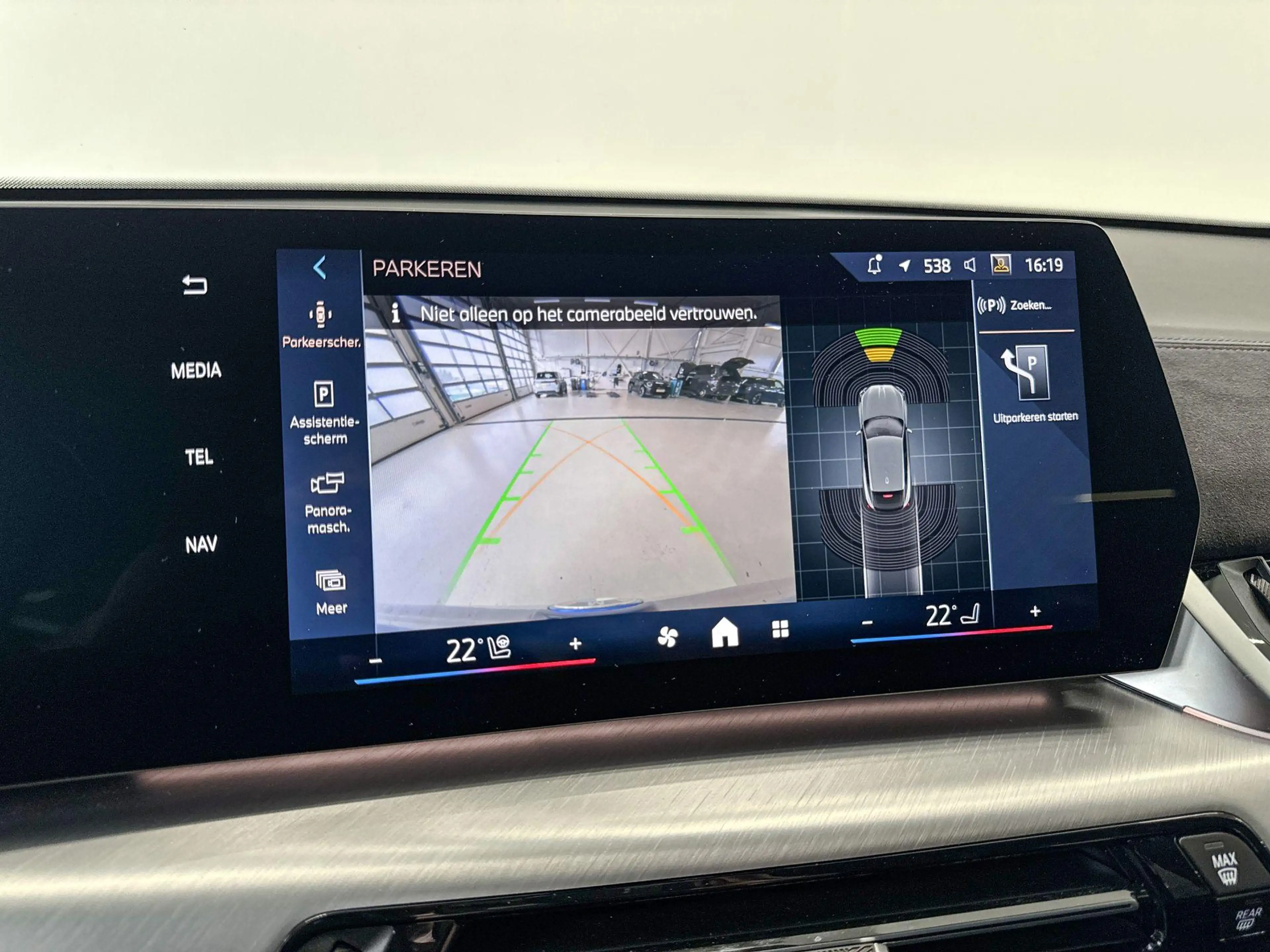 BMW iX2 eDrive20 67 kWh M Sport Edition — photo 13