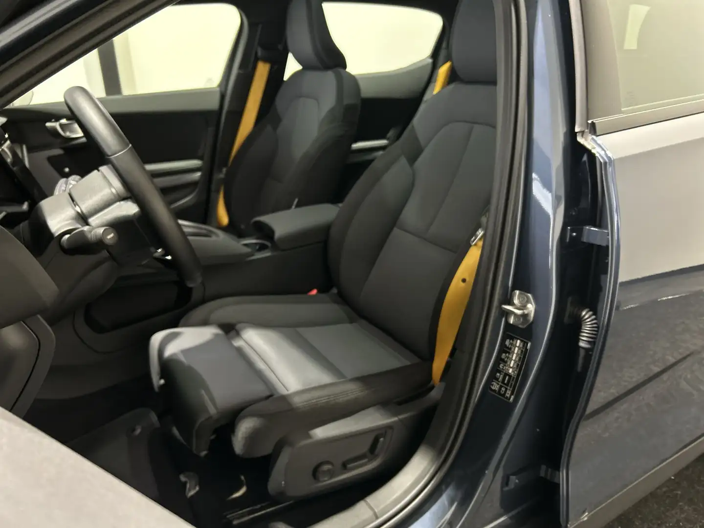 Polestar 2 Long Range Dual Motor Launch Edition 78kWh Panoram Blau - 2