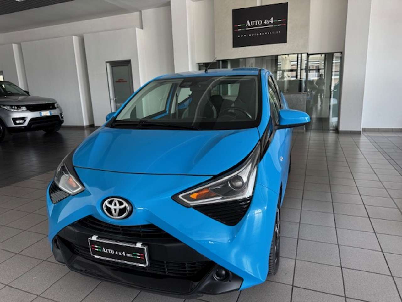 Toyota Aygo 5 Porte 1.0 x-play 72cv