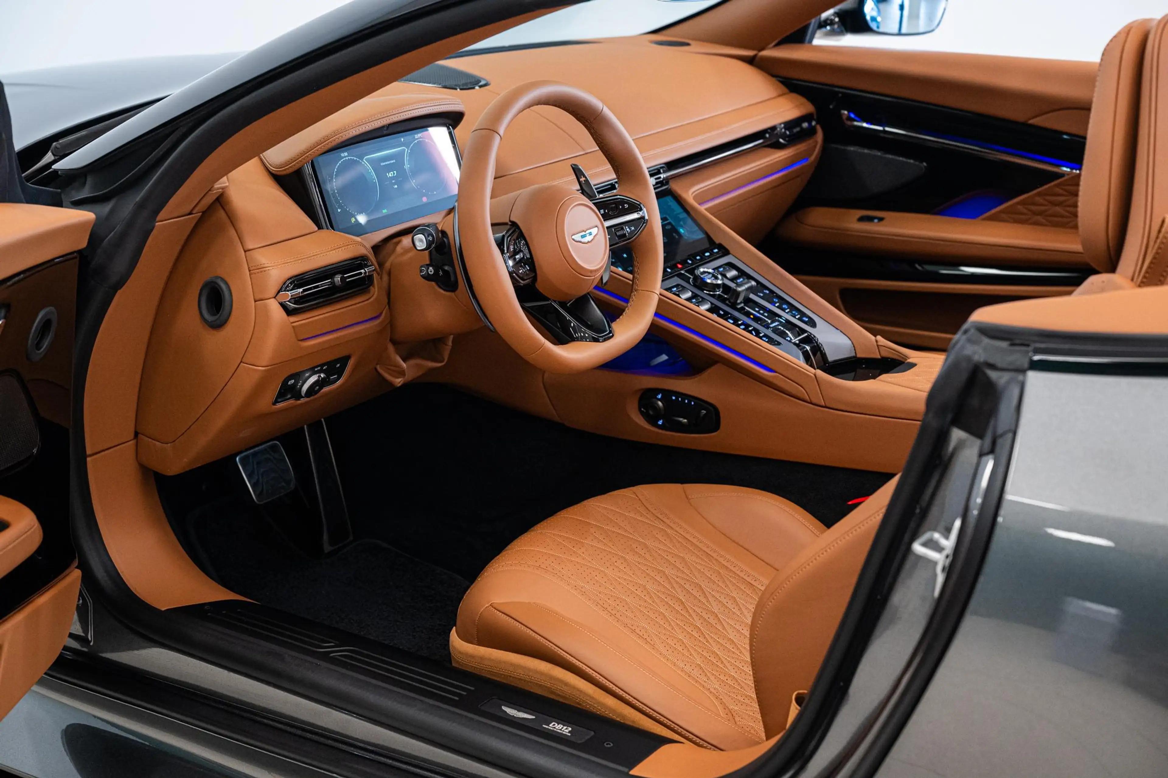 Aston Martin DB12 Volante NEW 2026 Incl. BPM* — photo 5