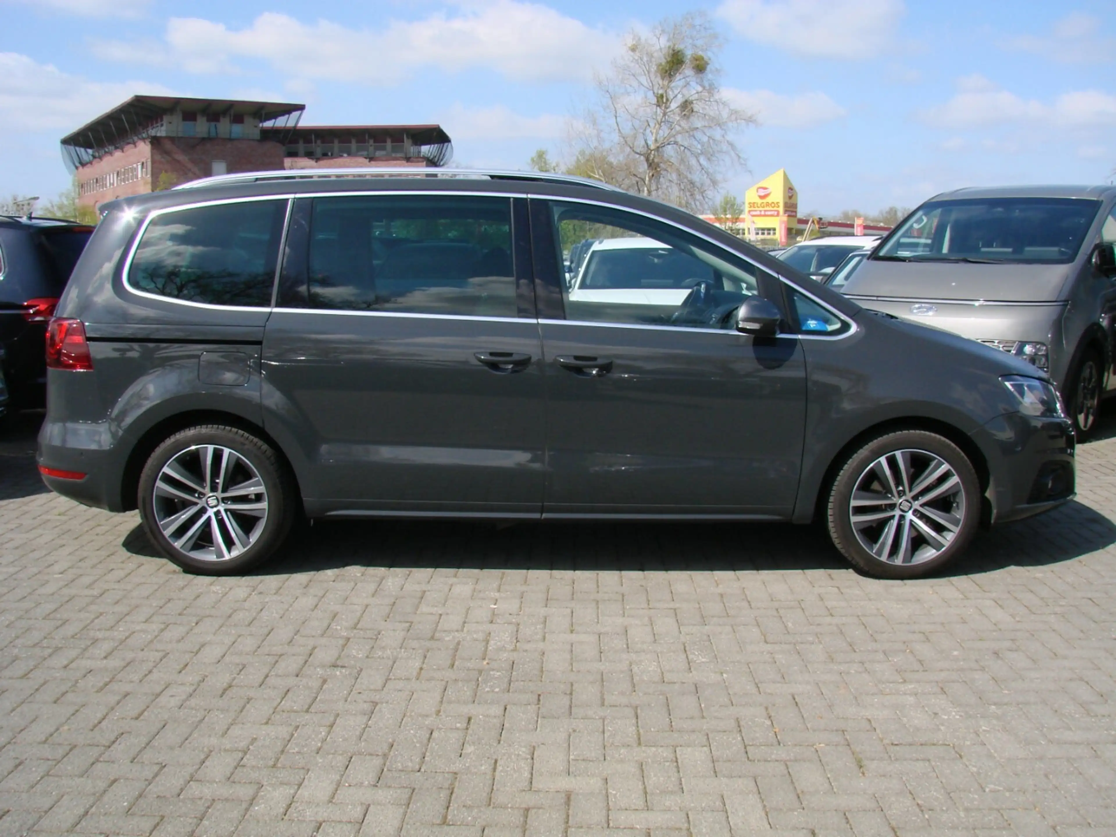 SEAT Alhambra 2.0TSi FR-Line DSG Pano Xenon Kamera — photo 4