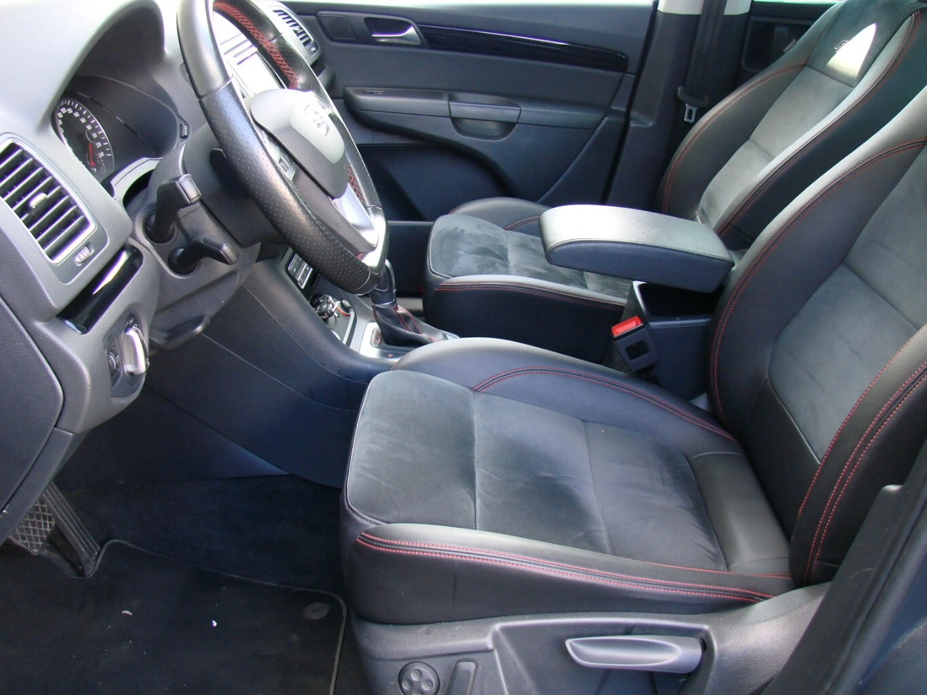 SEAT Alhambra 2.0TSi FR-Line DSG Pano Xenon Kamera — photo 15