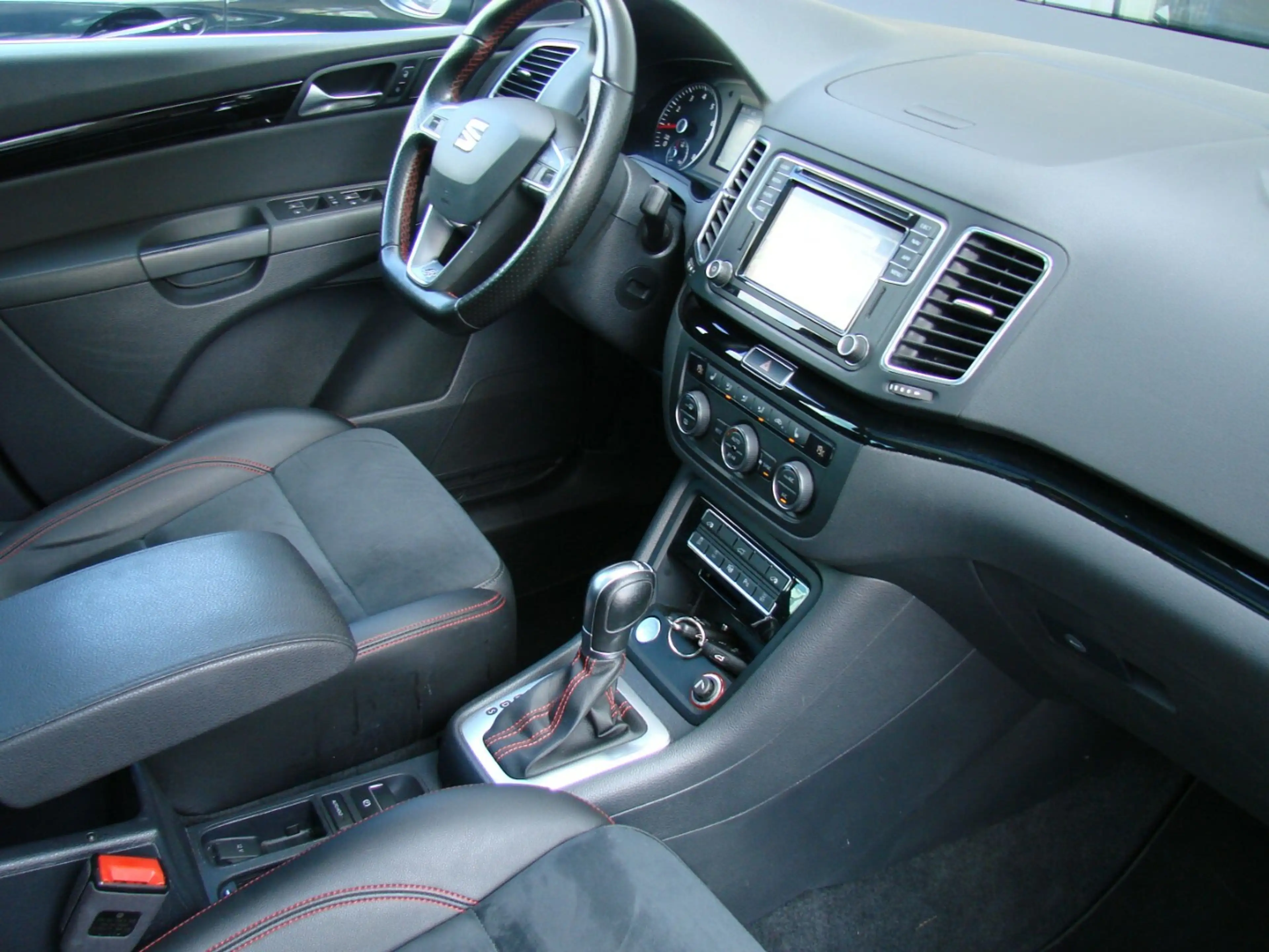 SEAT Alhambra 2.0TSi FR-Line DSG Pano Xenon Kamera — photo 14