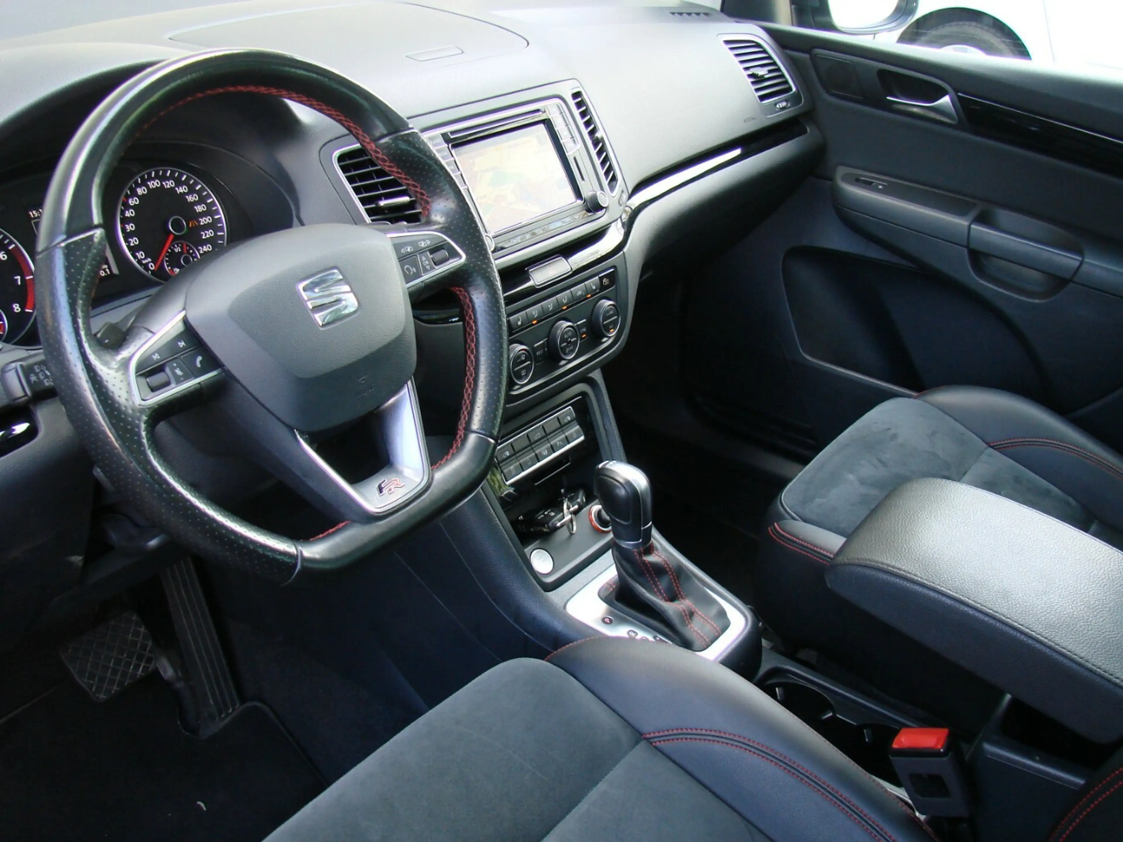 SEAT Alhambra 2.0TSi FR-Line DSG Pano Xenon Kamera — photo 13