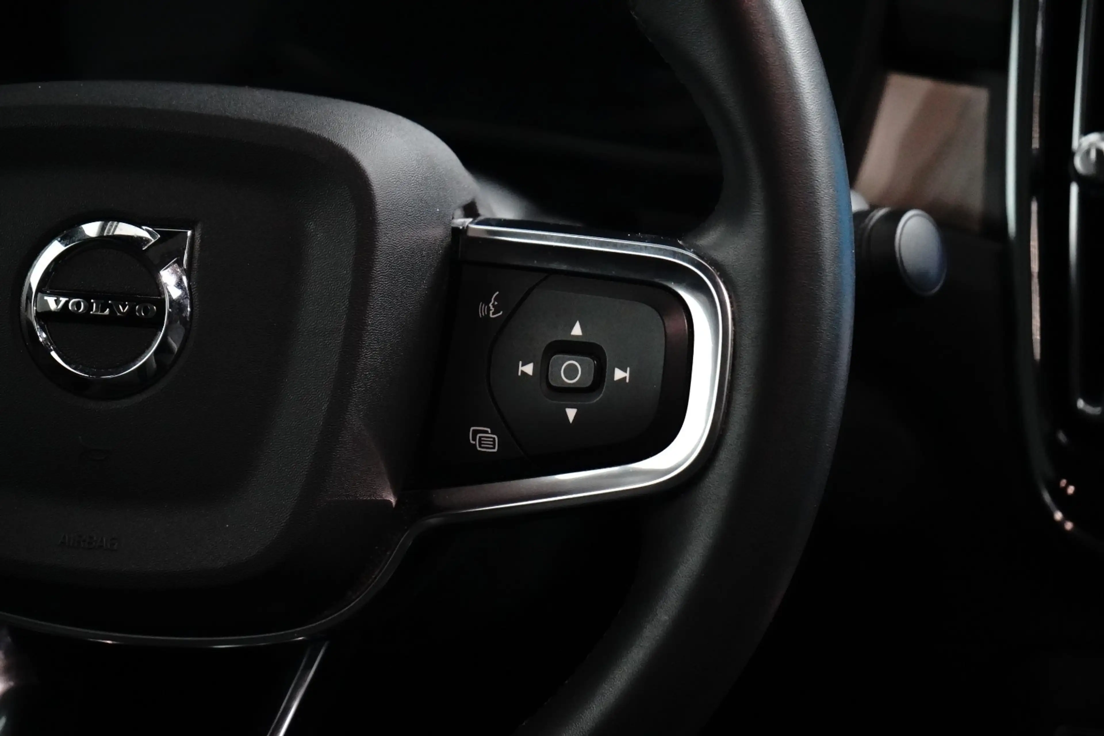 Volvo C40 Ultimate Recharge Pure Electric 2WD | Harman Kardo — photo 11